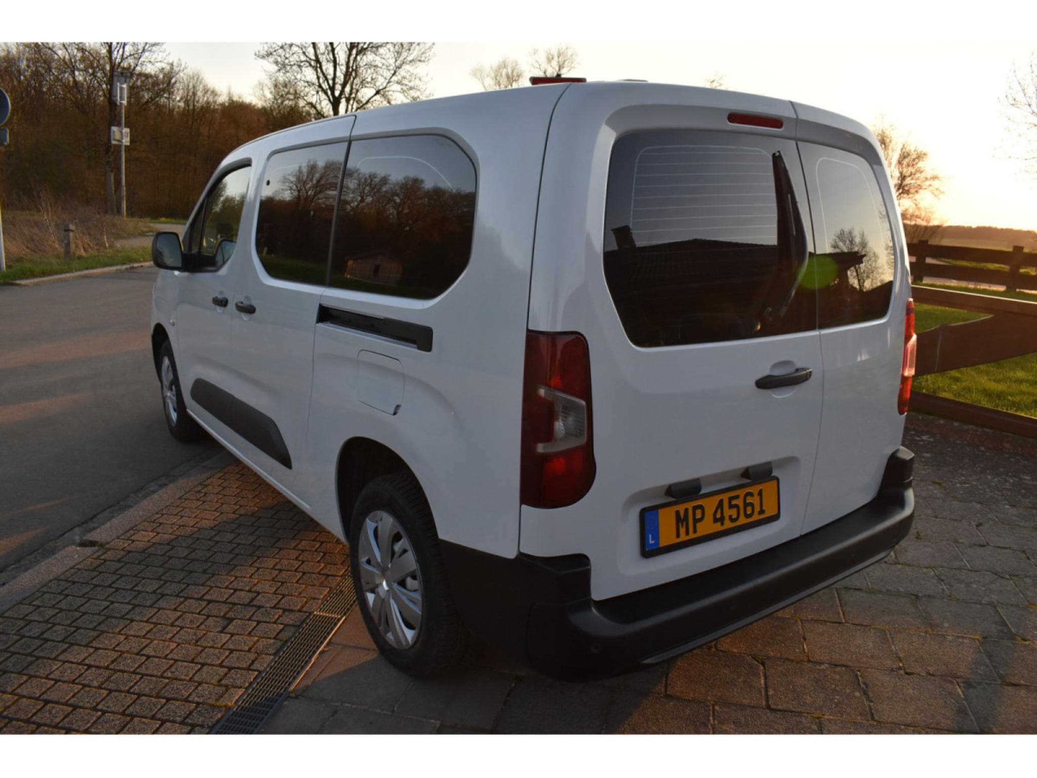 Citroën Berlingo XL 1,5 HDI 100 3 places (2021) - Foto 4