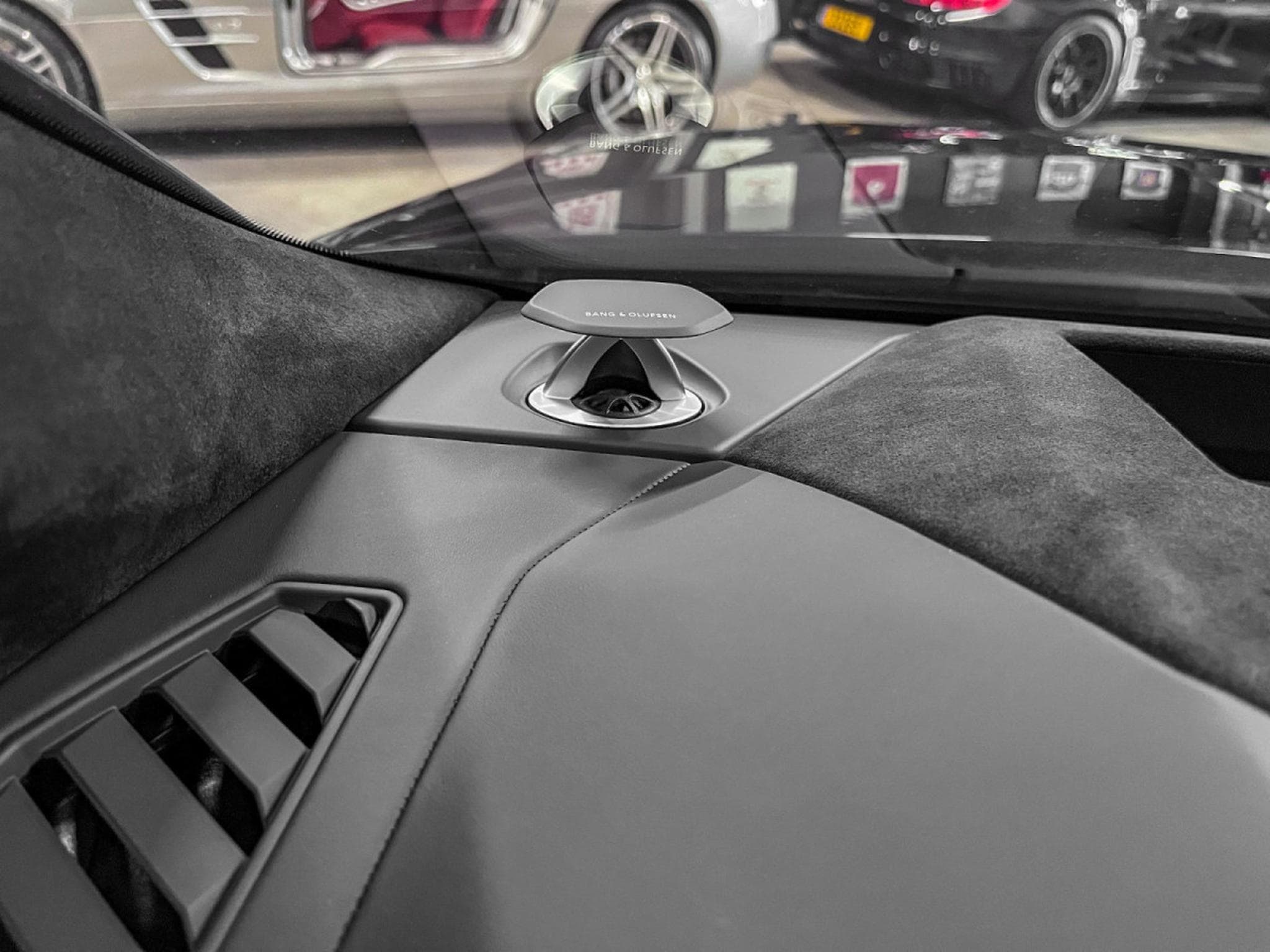 Lamborghini Urus URUS S /AKRAPOVIC/B&O 3d/23//PANO/XPEL/MY24 (2024) - Photo 24