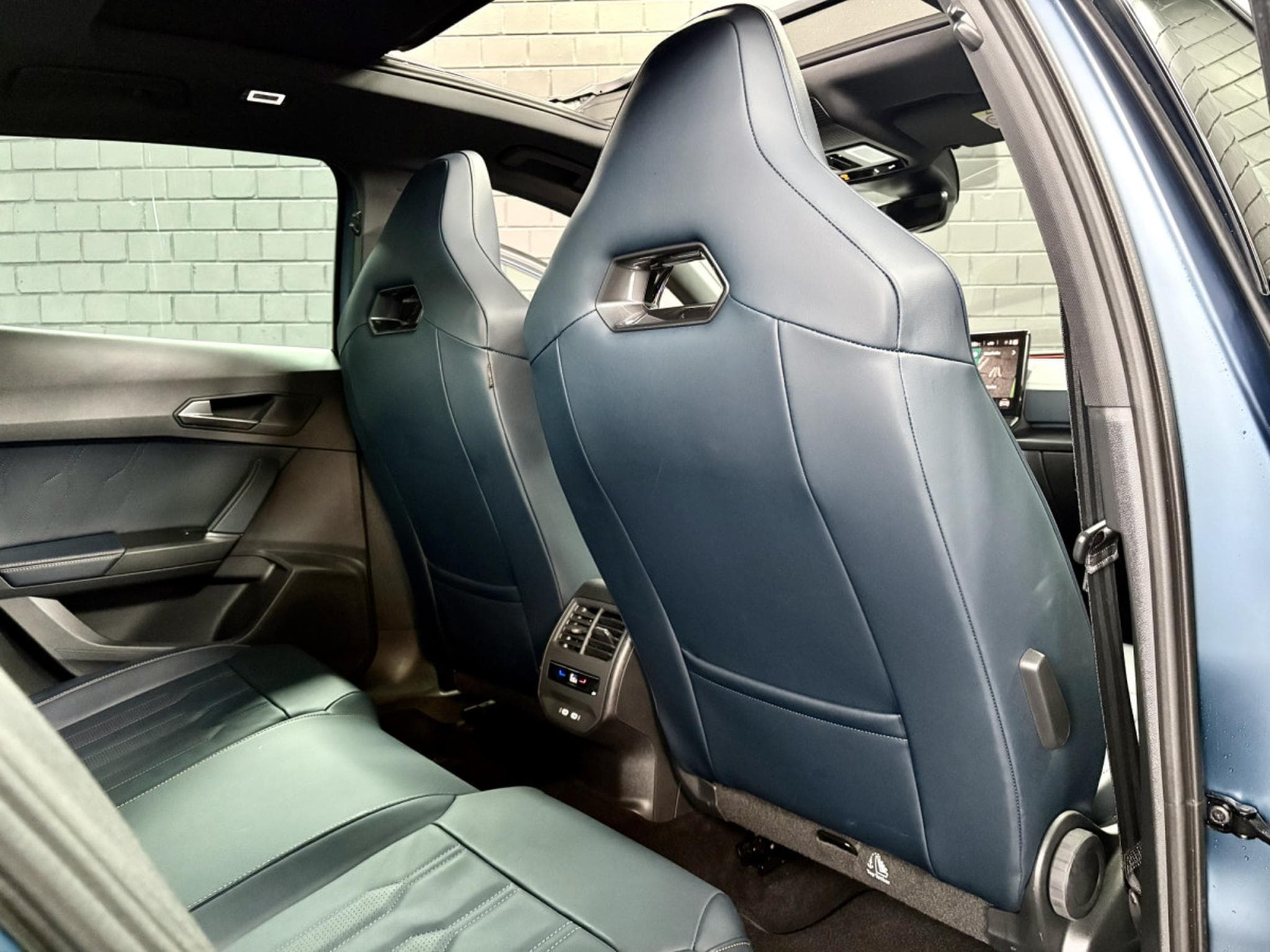 Cupra Formentor VZ 245CV eHybrid DSG6 ** MAT ** VSS ** CUIR ** PANO** (2023) - Photo 22