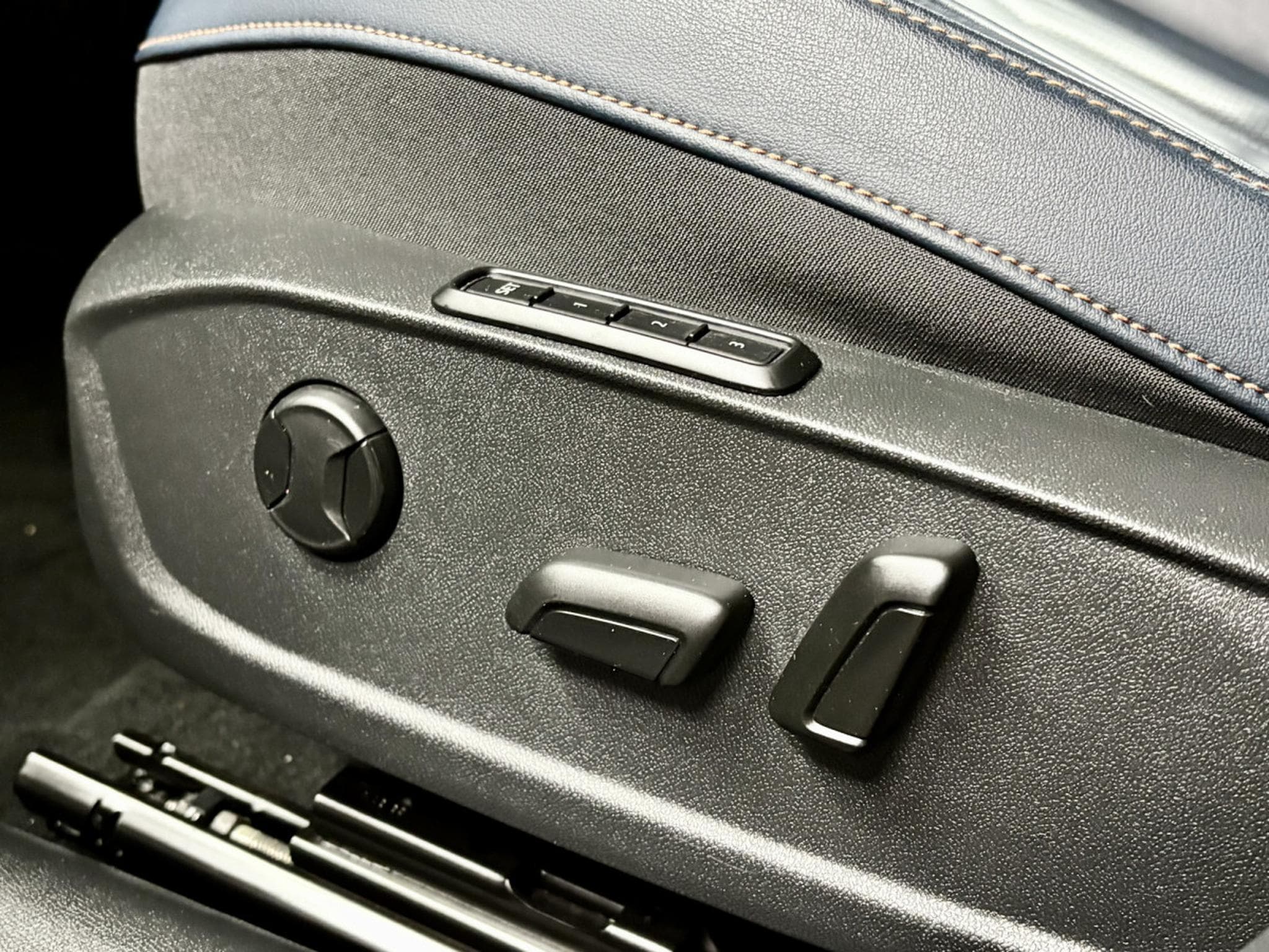 Cupra Formentor VZ 245CV eHybrid DSG6 ** MAT ** VSS ** CUIR ** PANO** (2023) - Photo 9