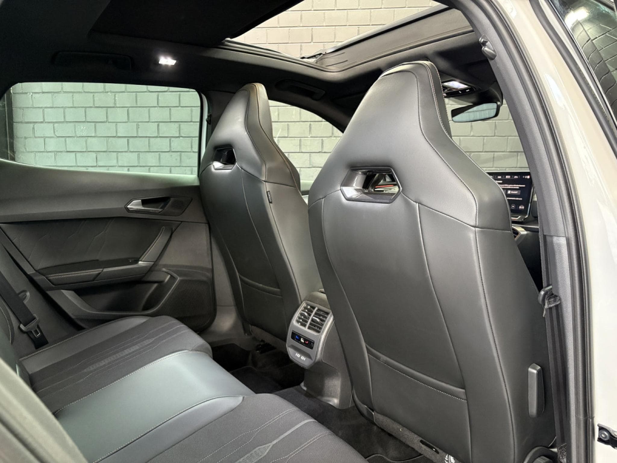 Cupra Formentor VZ 245CV eHybrid DSG6 *PANO* *ACC* HAYON * ATELLAGE* (2023) - Photo 20