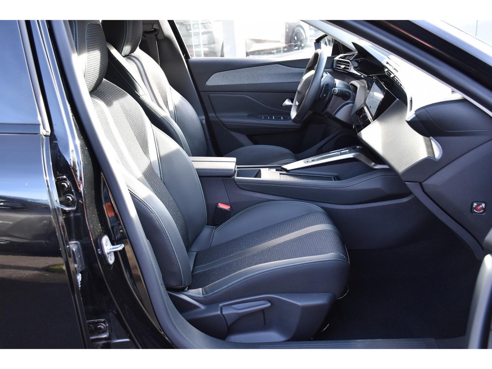 Peugeot 308 1.2 PureTech Allure EAT8 GPS LANE CAM 1° MAIN (2024) - Photo 7