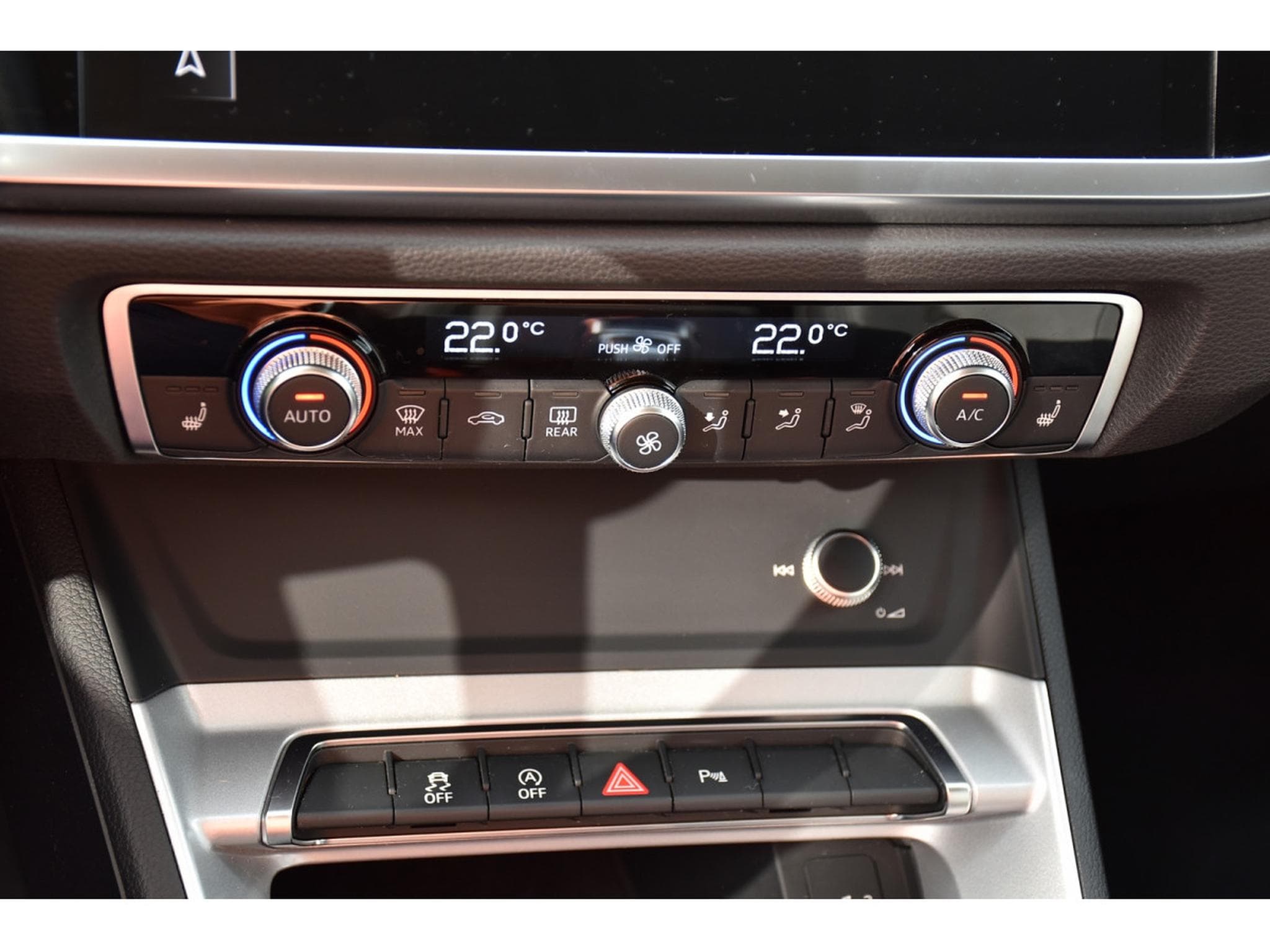 Audi Q3 35 TDI S-Tronic CUIR GPS LANE CAM 1° MAIN (2021) - Photo 17