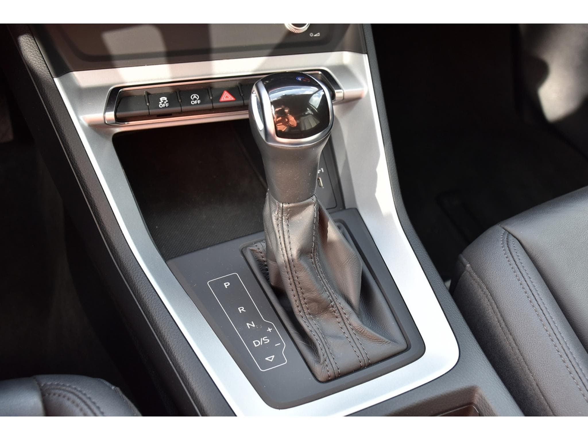 Audi Q3 35 TDI S-Tronic CUIR GPS LANE CAM 1° MAIN (2021) - Photo 18