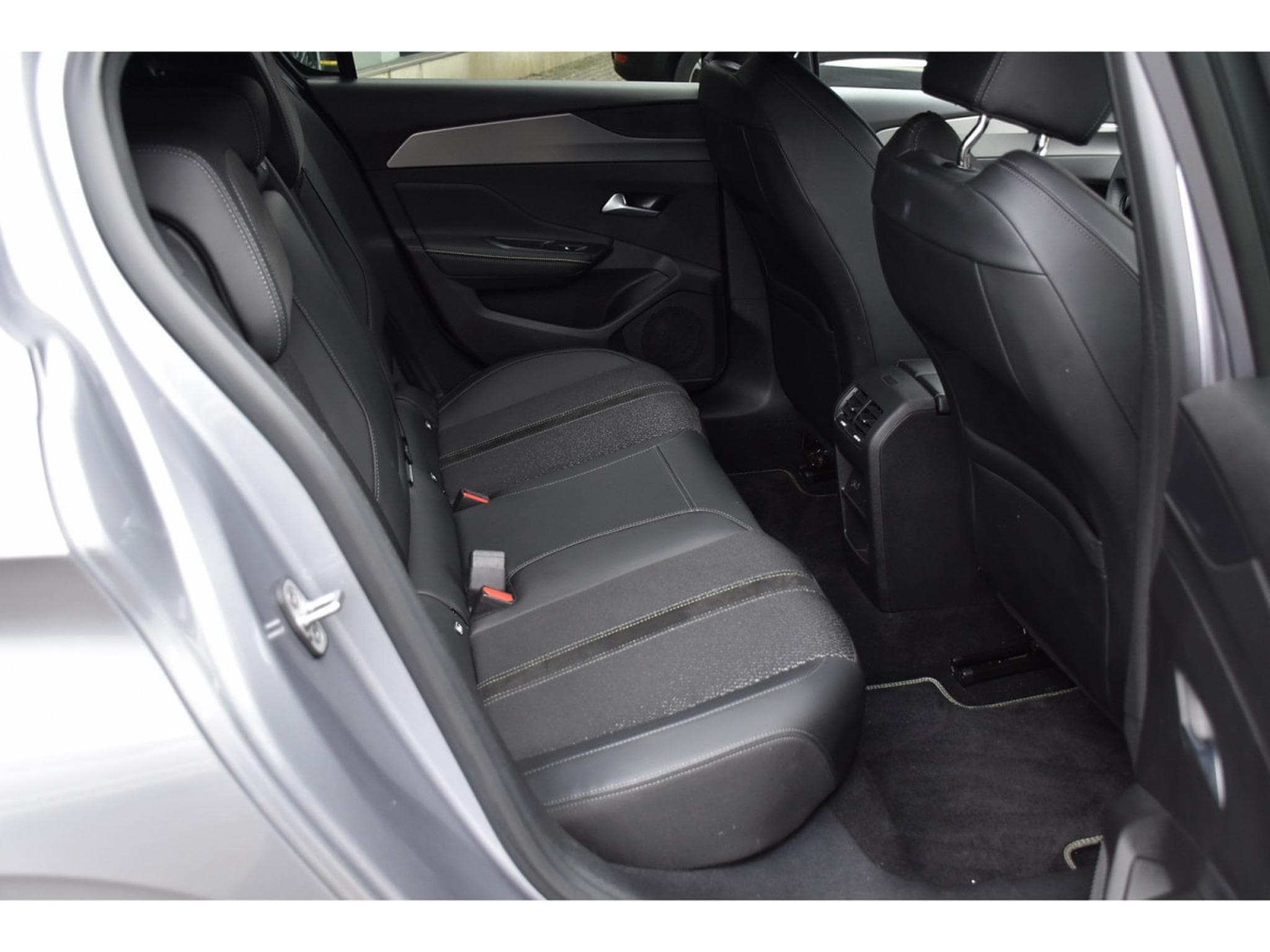 Peugeot 308 1.2 PureTech GT EAT8 REGUL LANE GPS CAM 1° MAIN (2024) - Photo 8