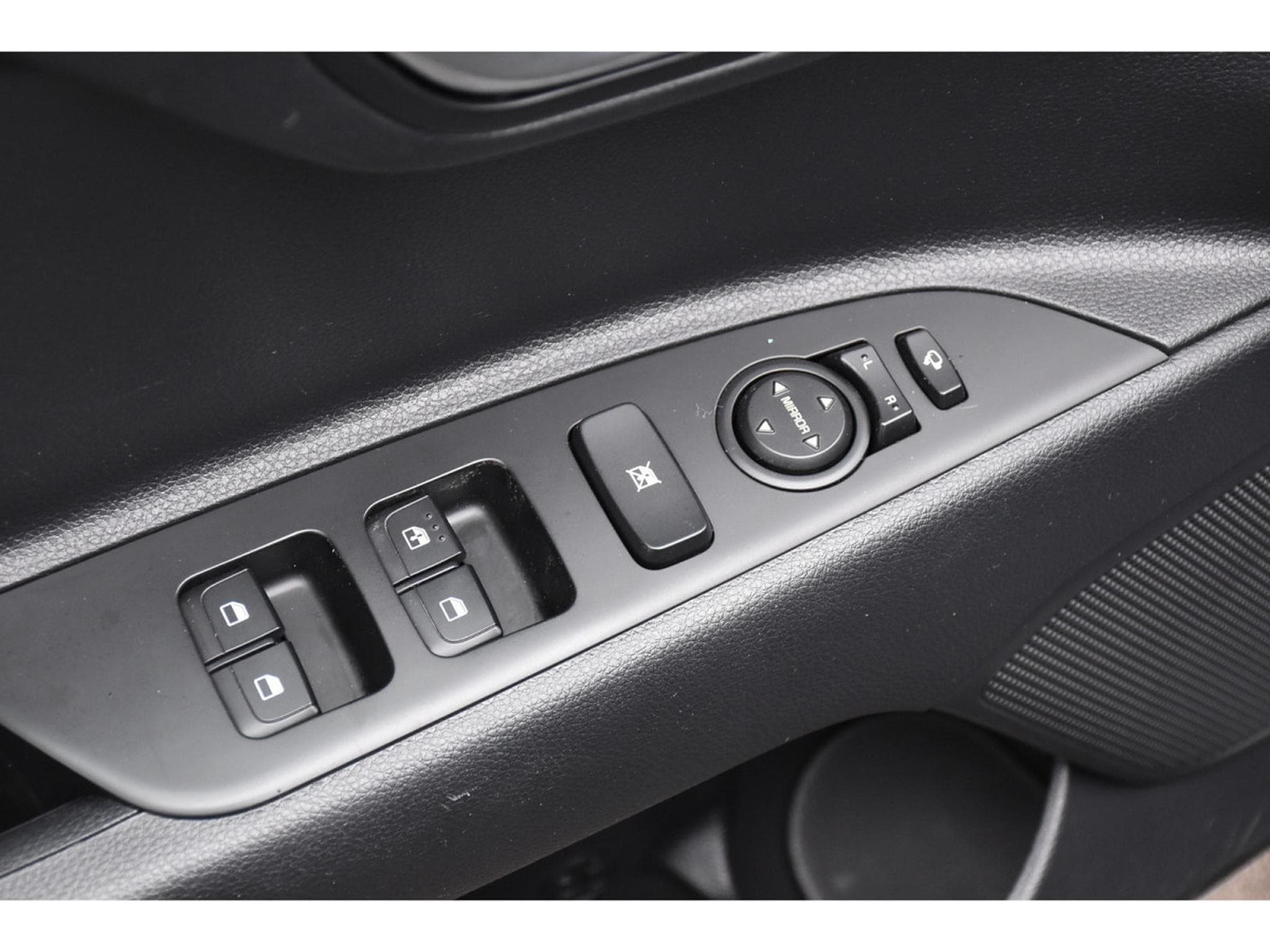 Kia Rio 1.0T 100pk/cv 7-DCT PULSE GPS CAM 1° MAIN (2023) - Photo 18