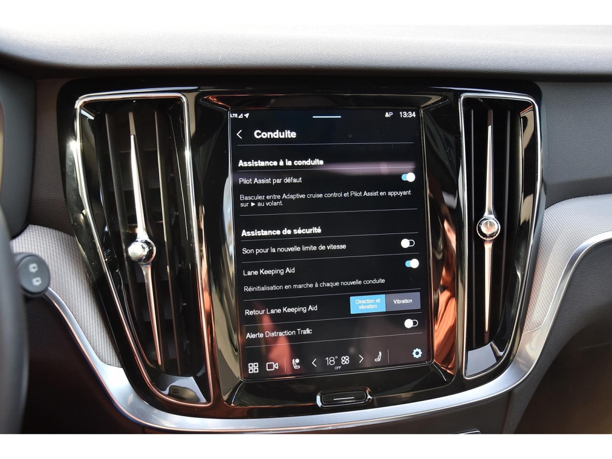 Volvo V60 2.0 B4 Plus Dark Geartronic CUIR MEMO PANO CAM360 HARMAN 1°M (2025) - Photo 14