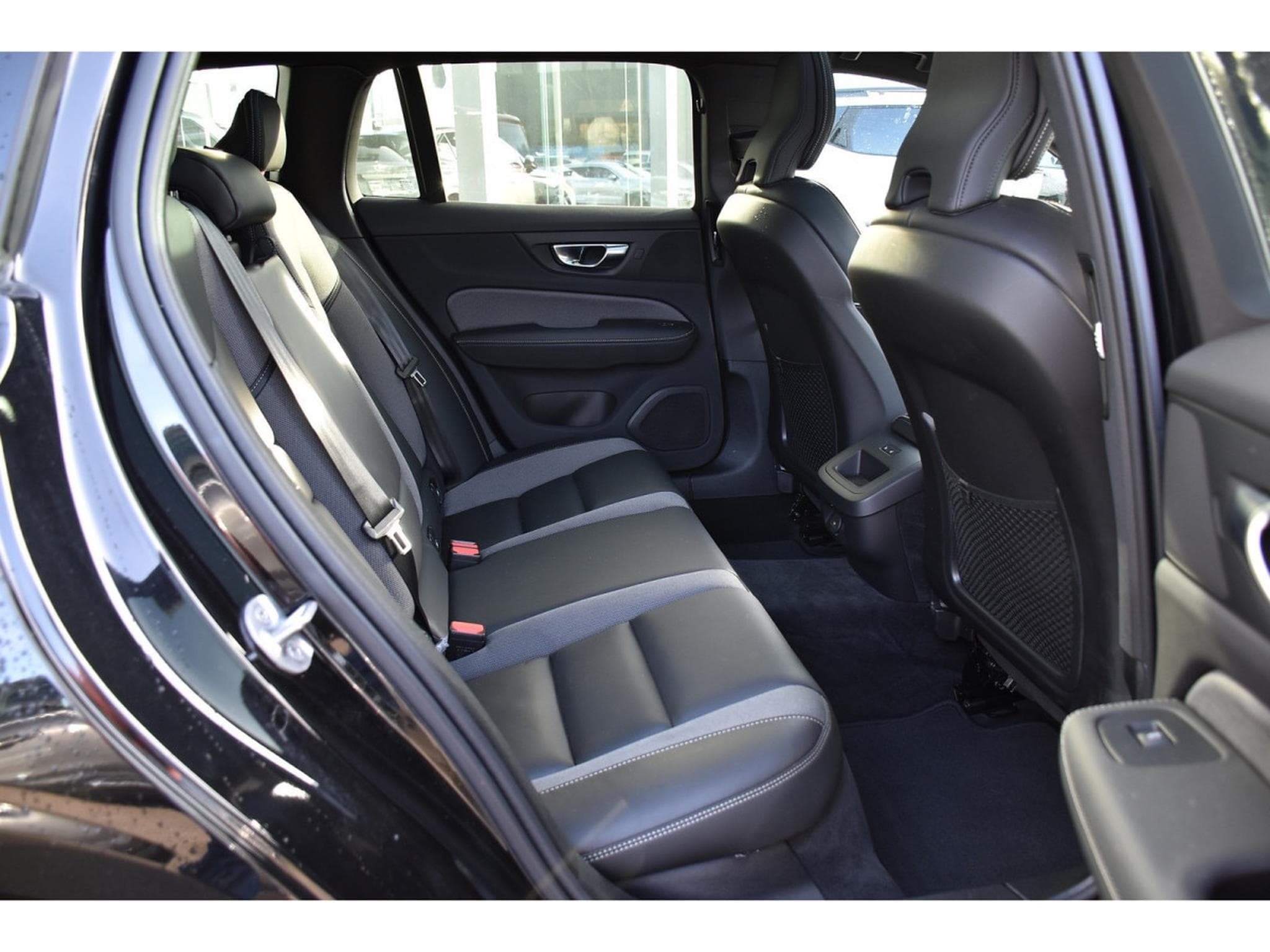 Volvo V60 2.0 B4 Plus Dark Geartronic CUIR MEMO PANO CAM360 HARMAN 1°M (2025) - Photo 8