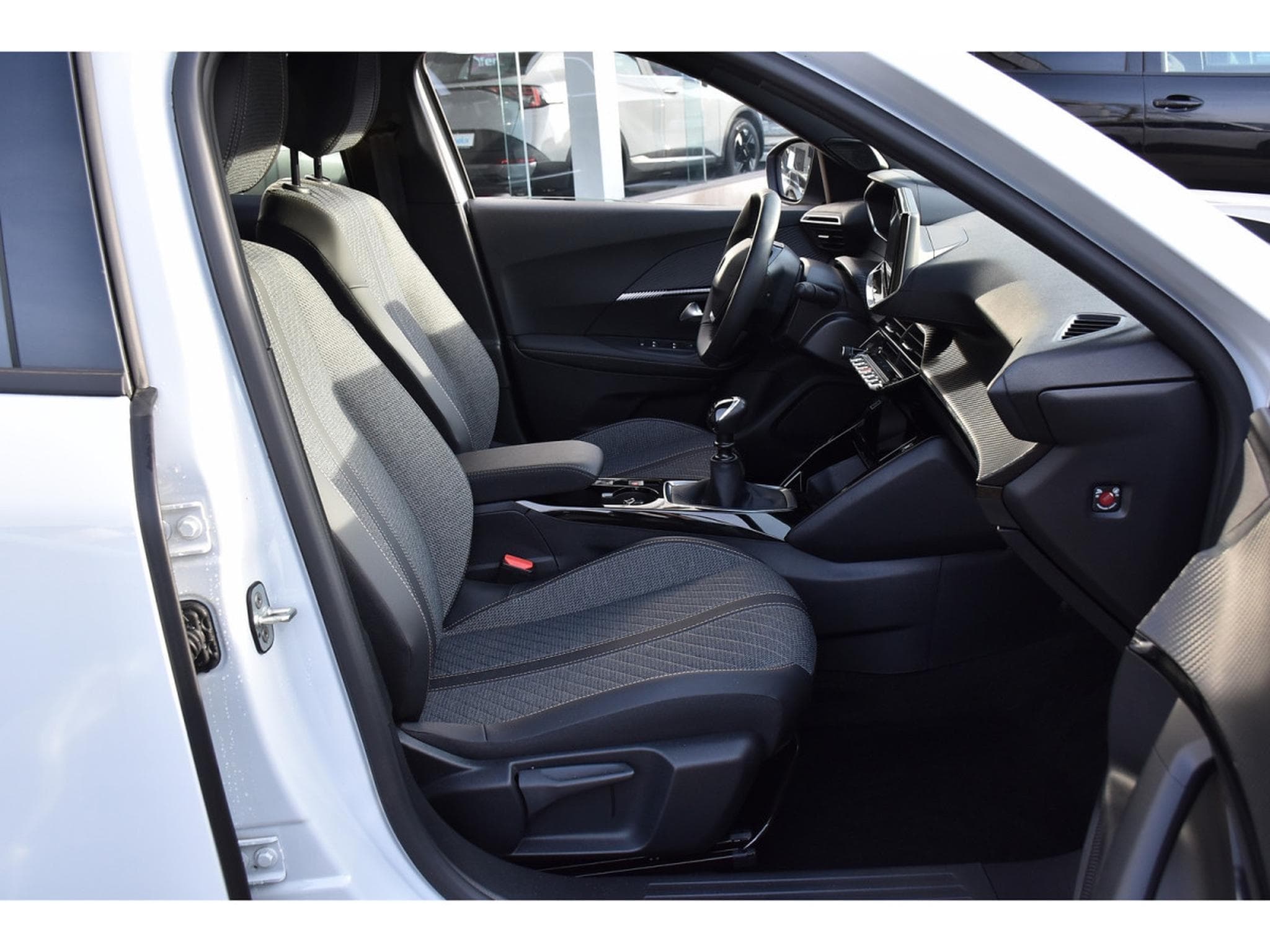 Peugeot 2008 1.2 PureTech Allure ACC GPS LANE SIDE REGUL CAM 360 1° MAIN (2025) - Foto 7