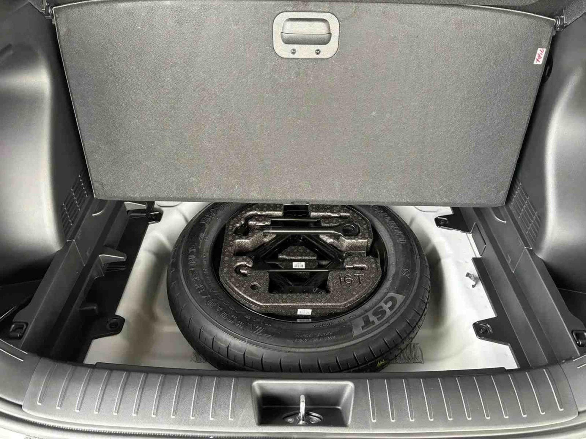 Hyundai Kona 1.0 T-GDI 101 Confort (2025) - Photo 10