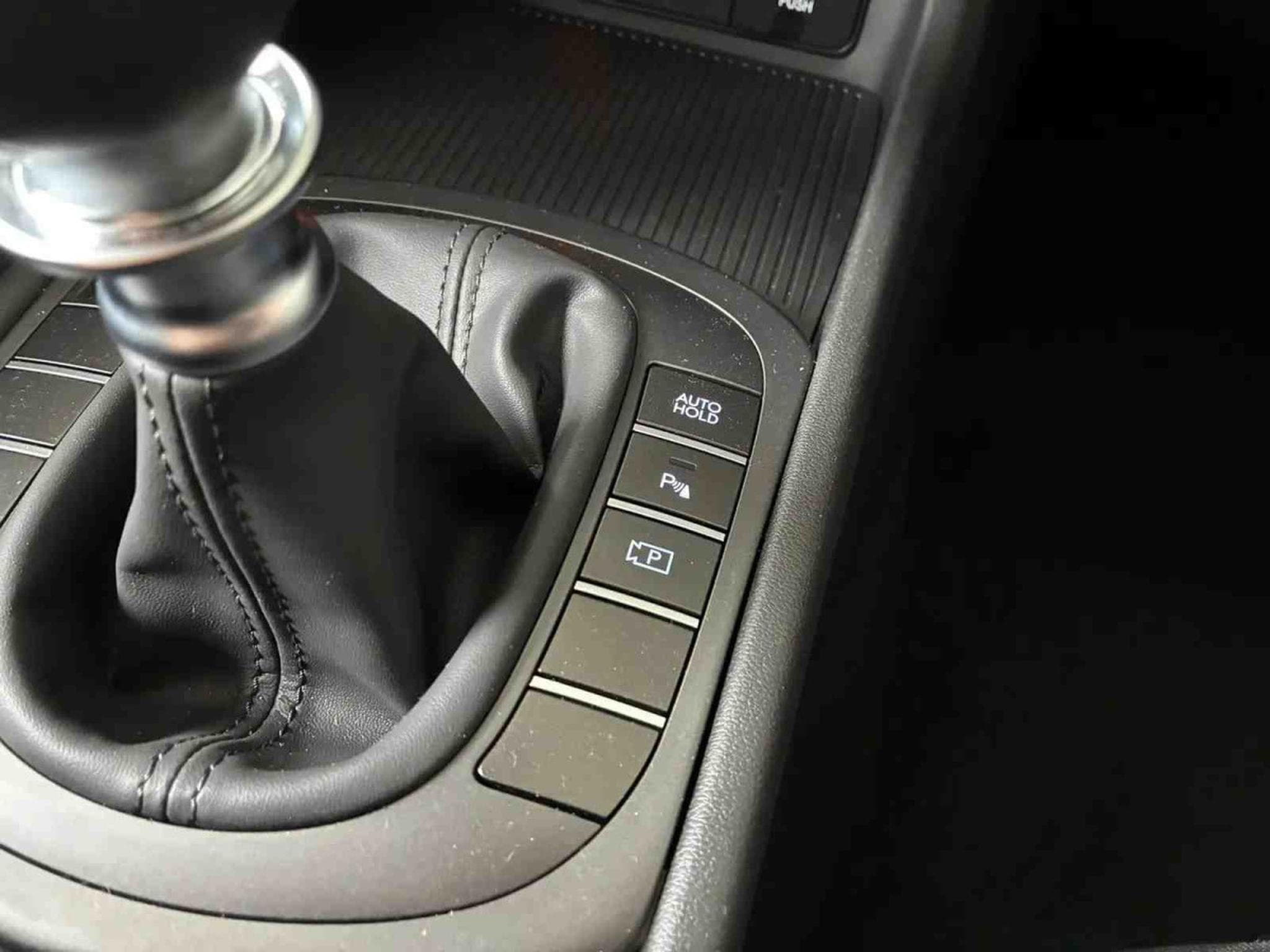 Hyundai Kona 1.0 T-GDI 101 Confort (2025) - Photo 18