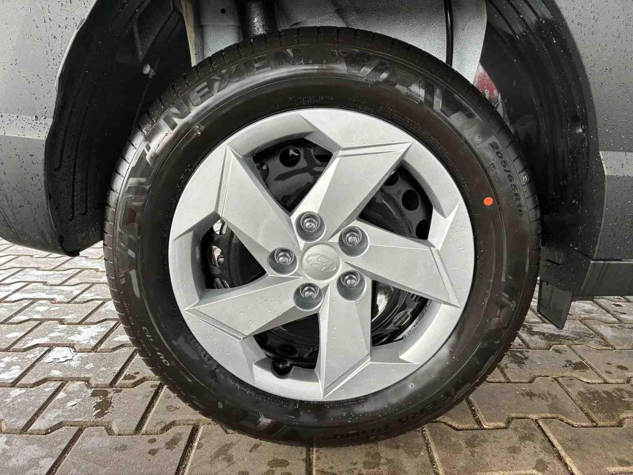 Hyundai Kona 1.0 T-GDI 101 Confort (2025) - Photo 5