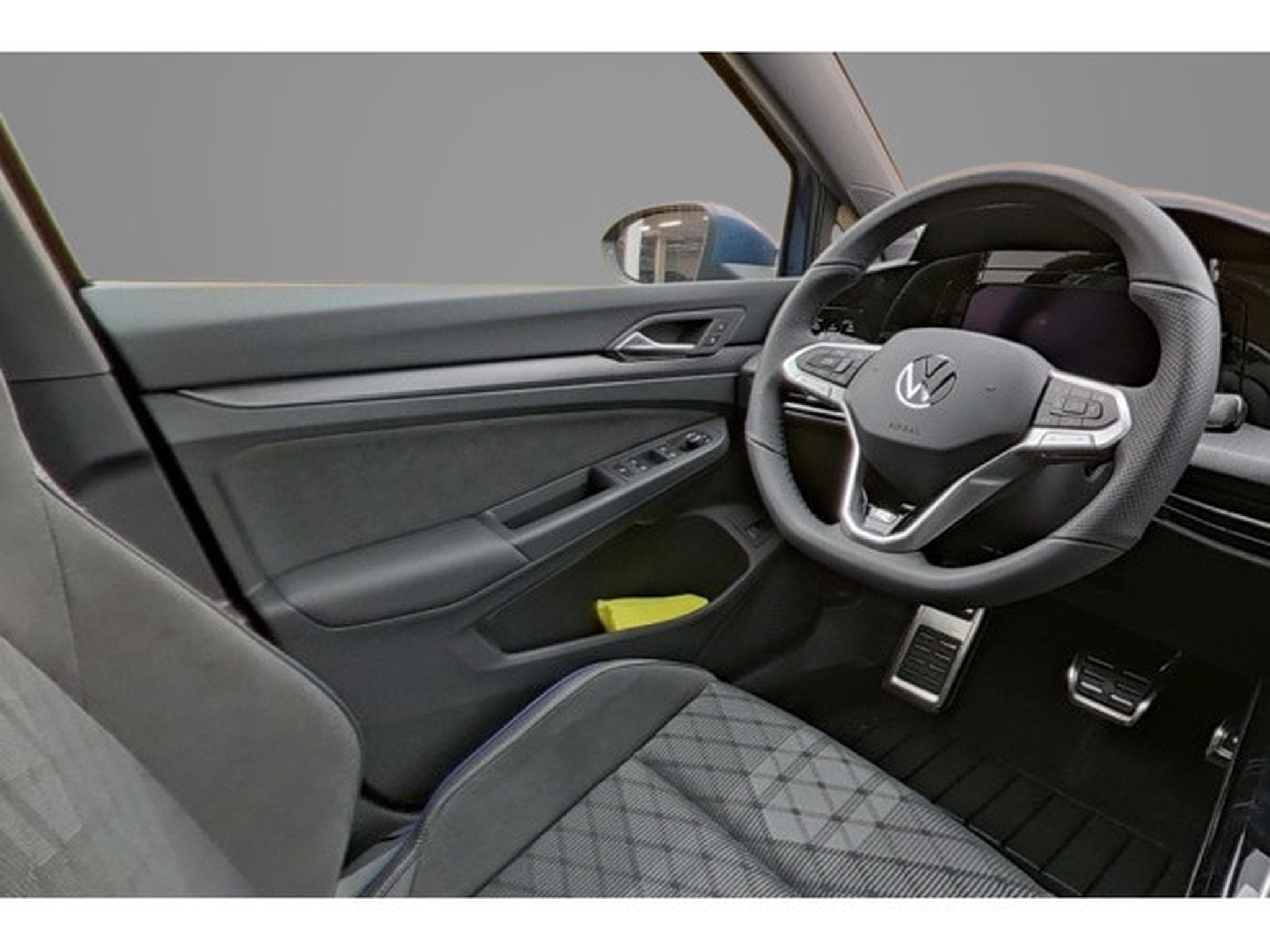 VW Golf 1.5 eTSI mHEV 150 DSG R-Line (2025) - Photo 9