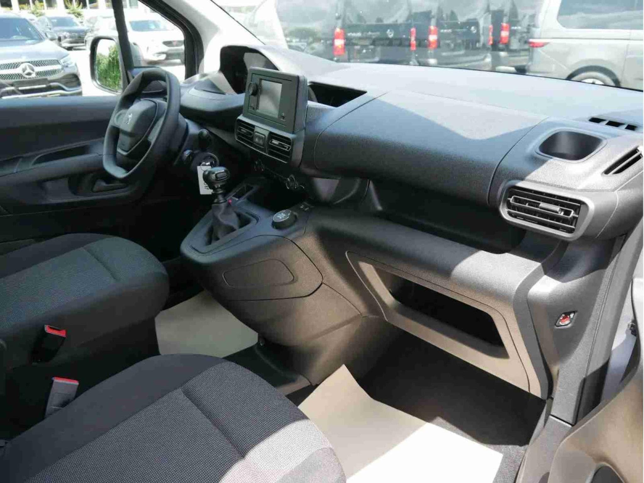 Peugeot Partner 1.5 BlueHDI 131 L1 Dangel 4x4 (2025) - Foto 11