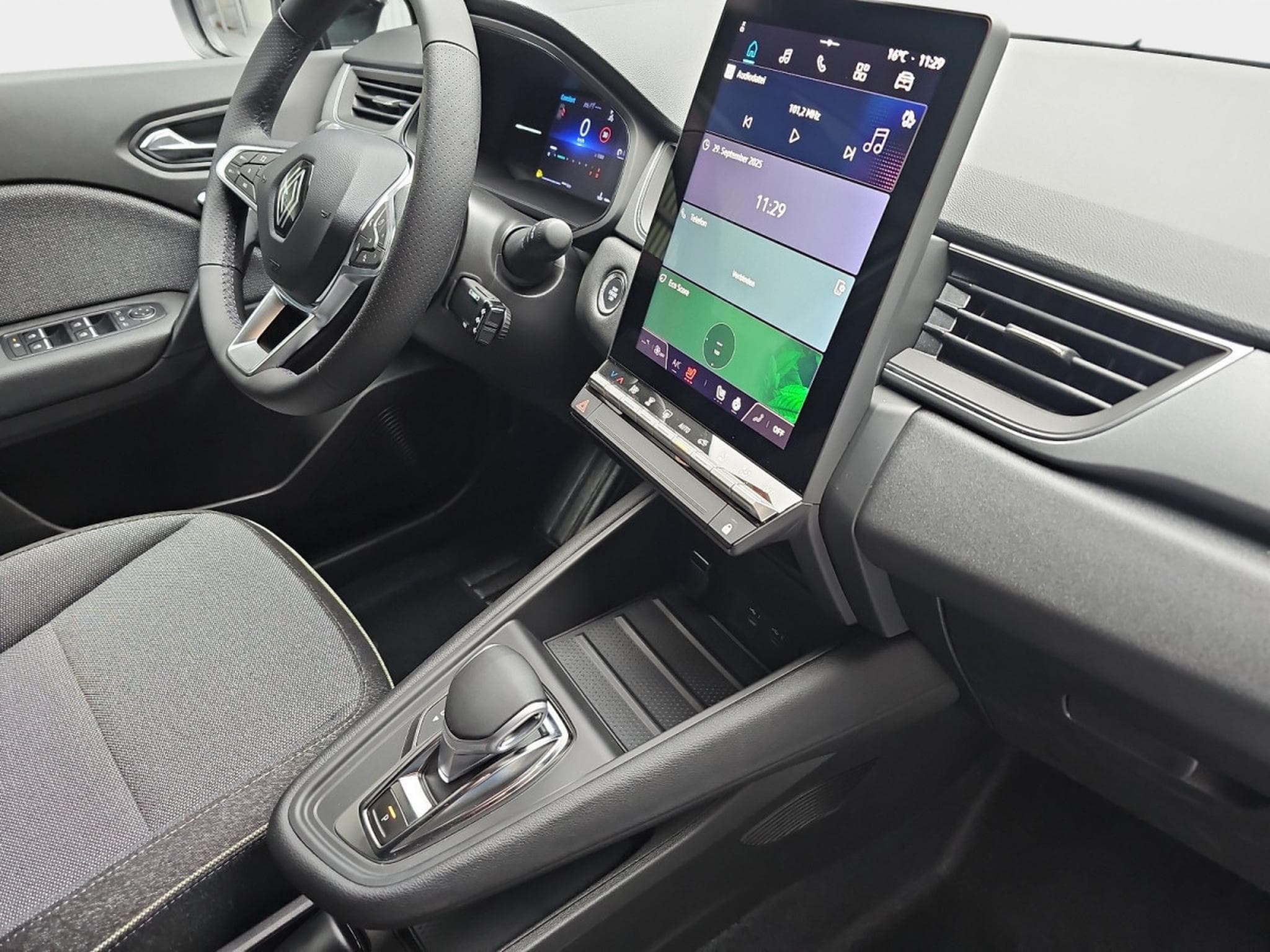 Renault Captur 1.3 TCe MHD 160 EDC Techno (2025) - Foto 16