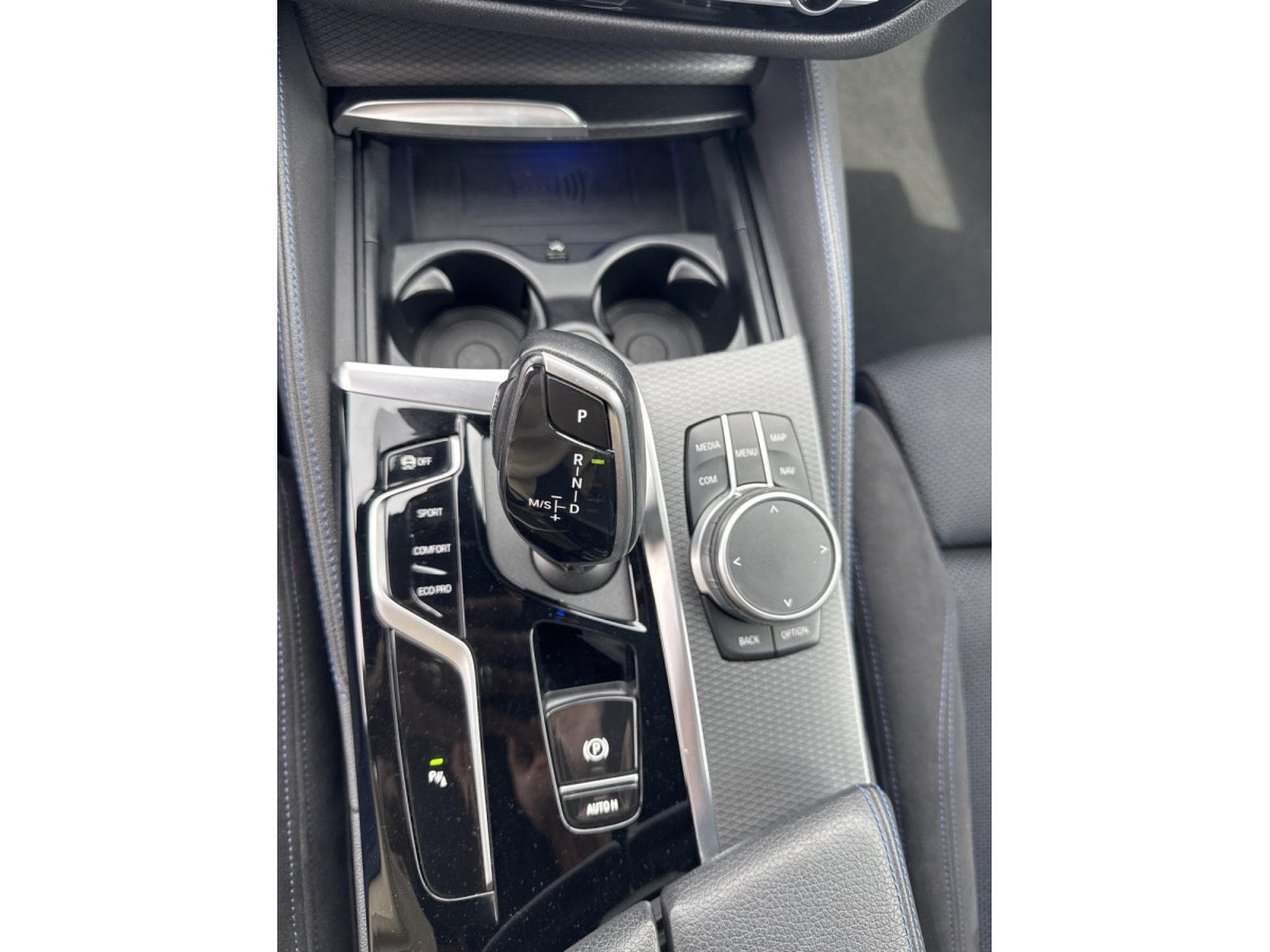 BMW 520 DA PACK M 190CV (2021) - Photo 18