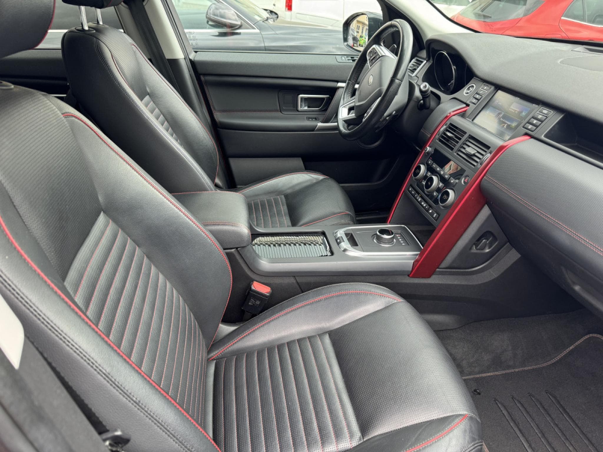 Land-Rover Discovery Sport 2.0 TD4 AWD 180 AUTO (2016) - Foto 14