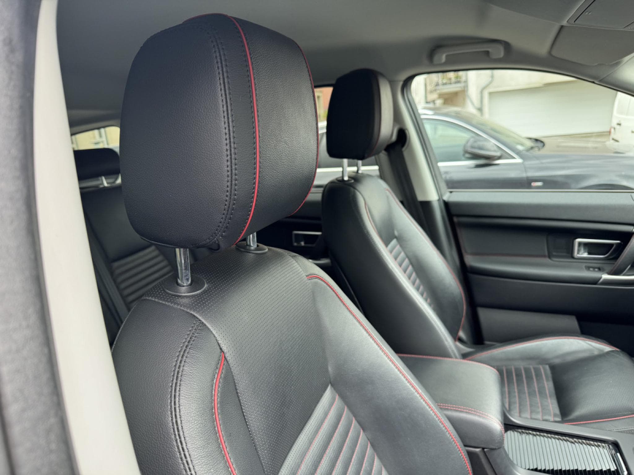 Land-Rover Discovery Sport 2.0 TD4 AWD 180 AUTO (2016) - Foto 15