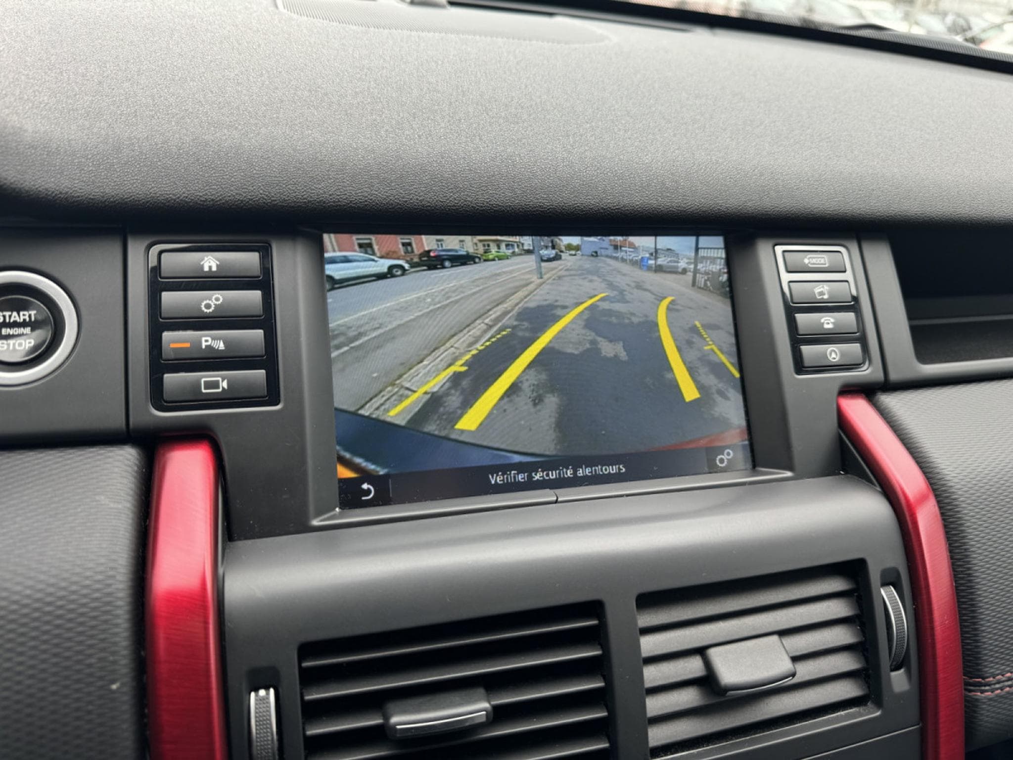 Land-Rover Discovery Sport 2.0 TD4 AWD 180 AUTO (2016) - Foto 20