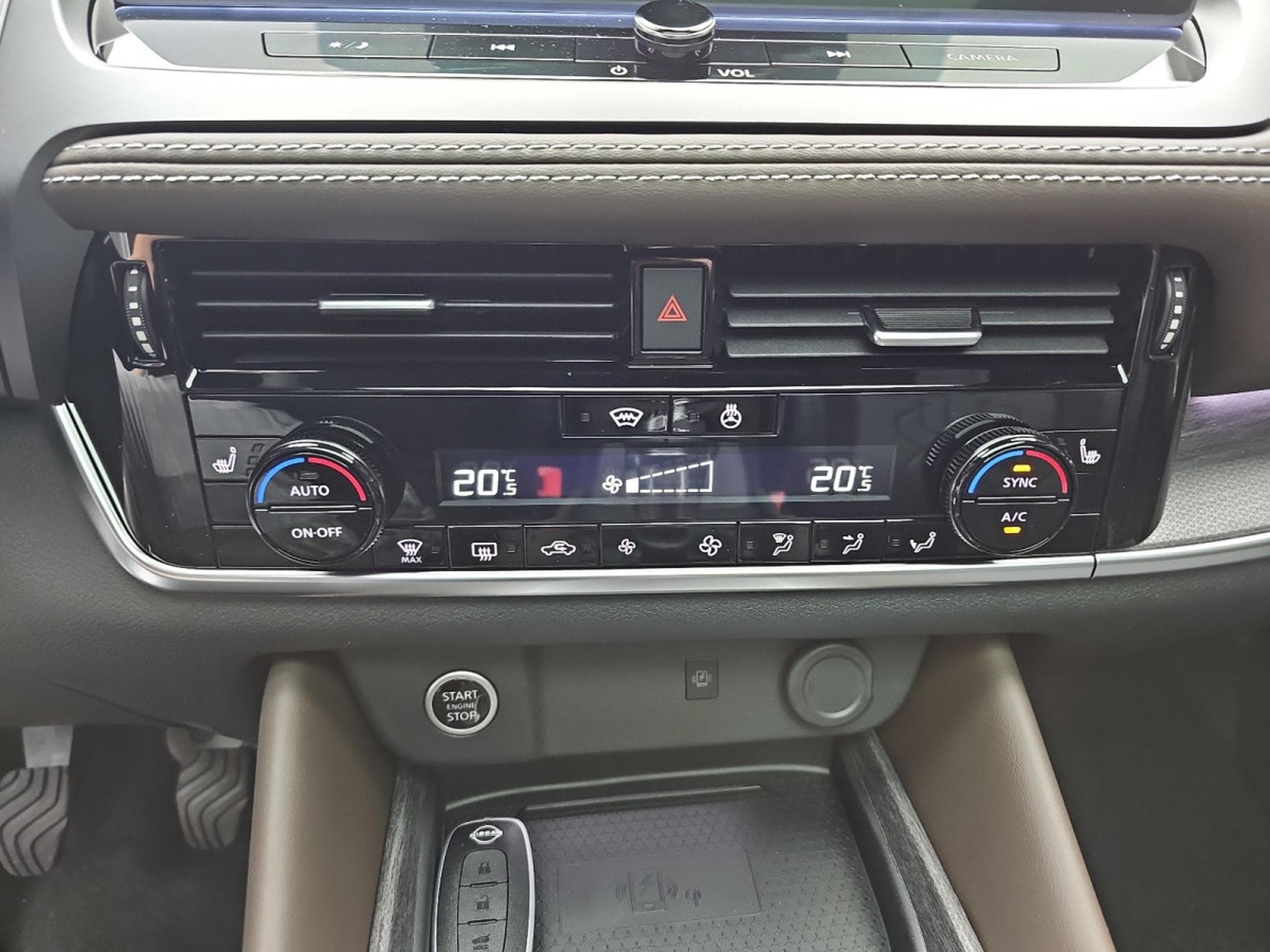 Nissan Qashqai 1.3 DIG-T MHEV 158 Tekna (2025) - Foto 10