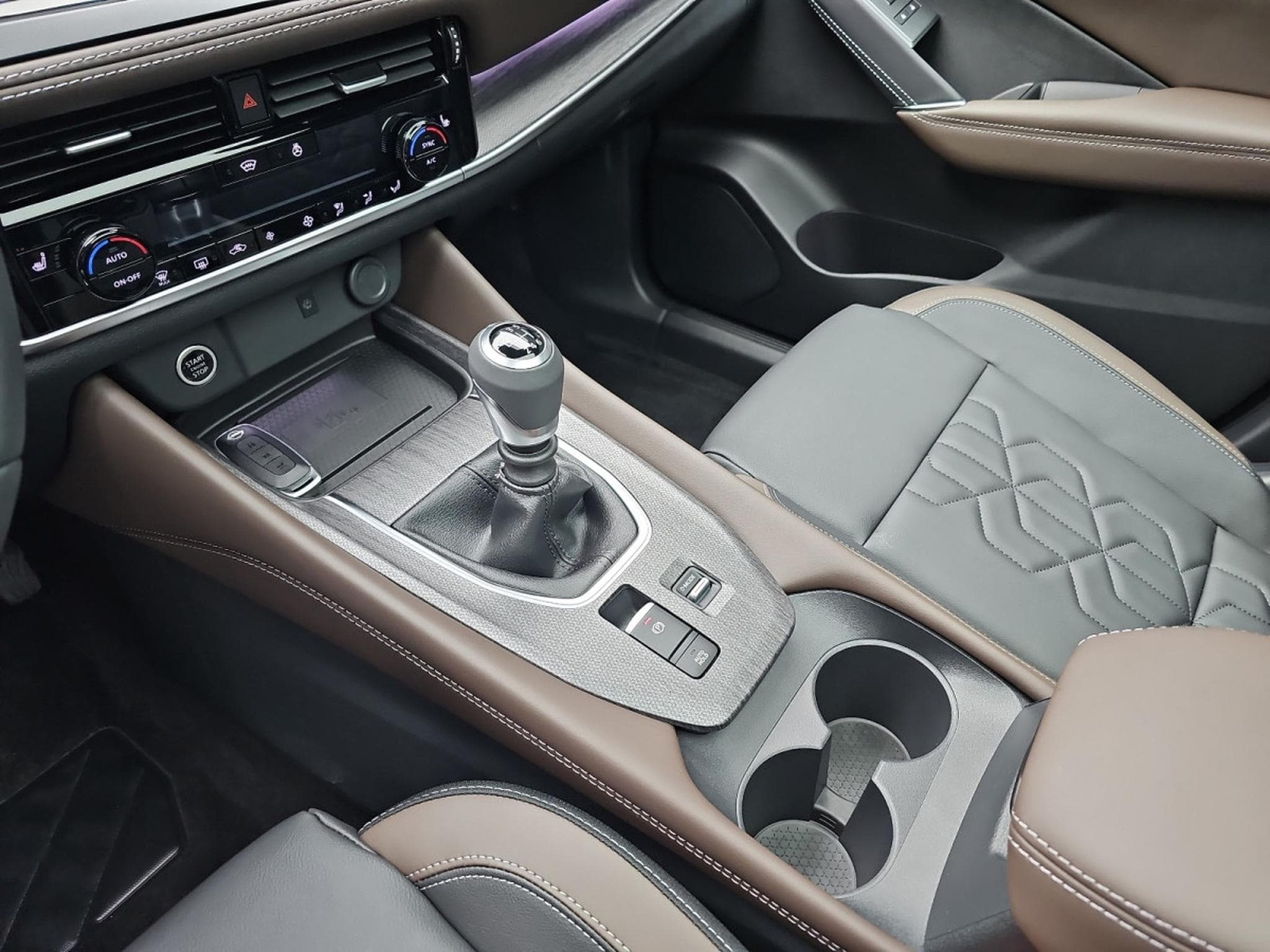 Nissan Qashqai 1.3 DIG-T MHEV 158 Tekna (2025) - Foto 11