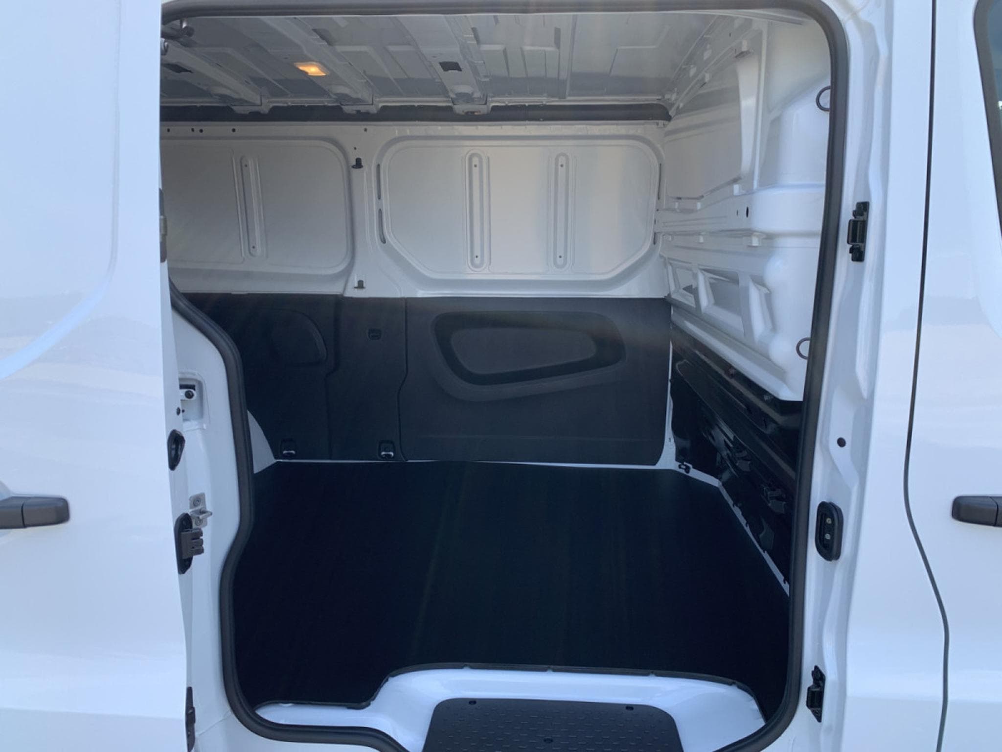 Renault Trafic 2.0 Dci 170 AT9 L2H1 (2025) - Foto 16