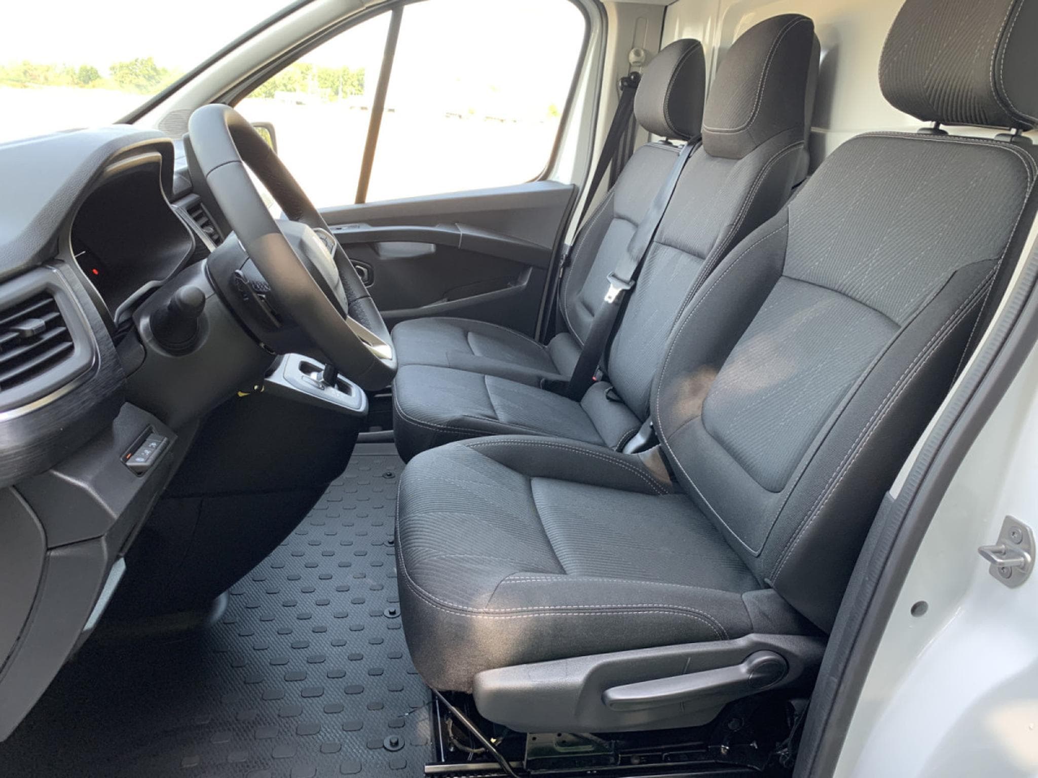 Renault Trafic 2.0 Dci 170 AT9 L2H1 (2025) - Foto 8