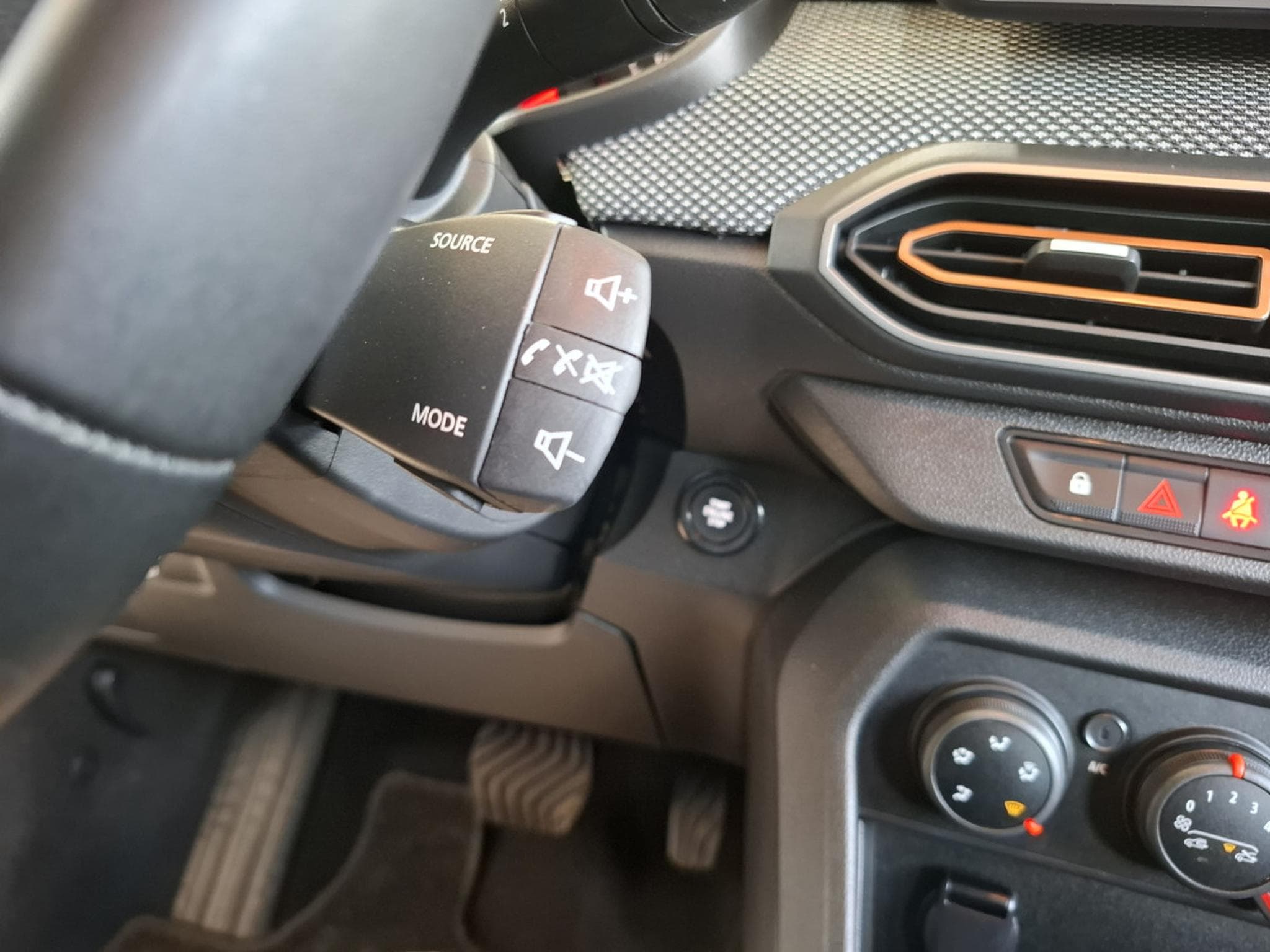 Dacia Sandero 1.0 TCe 90 Stepway, B.Auto., 1 HAND, CAMERA, NAVI, PDC, REGU (2023) - Photo 15