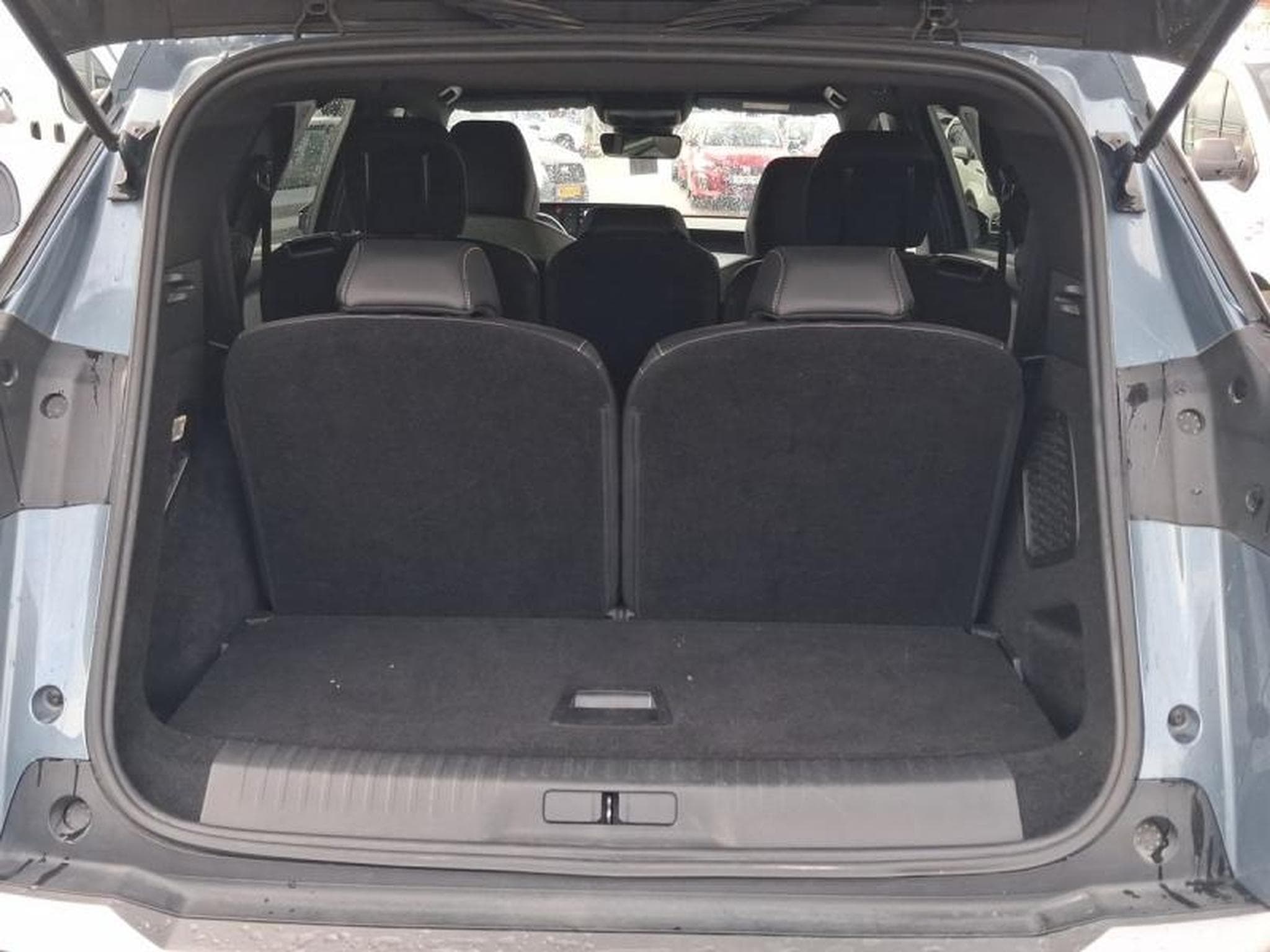 PEUGEOT 5008 Hybrid 145ch Allure e-DCS6 (2025) - Photo 9