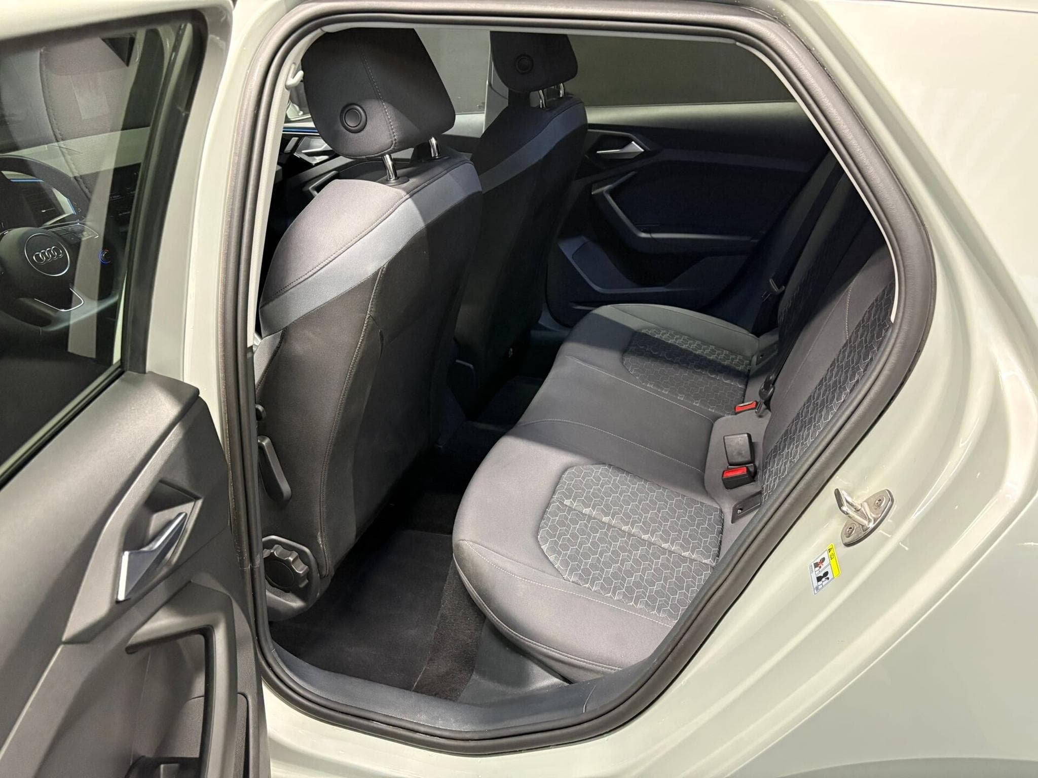 Audi A1 30 TFSI 115cv S-TRONIC Black Edition CAMERA/ECLAIRAGE D'AMBI (2025) - Foto 9