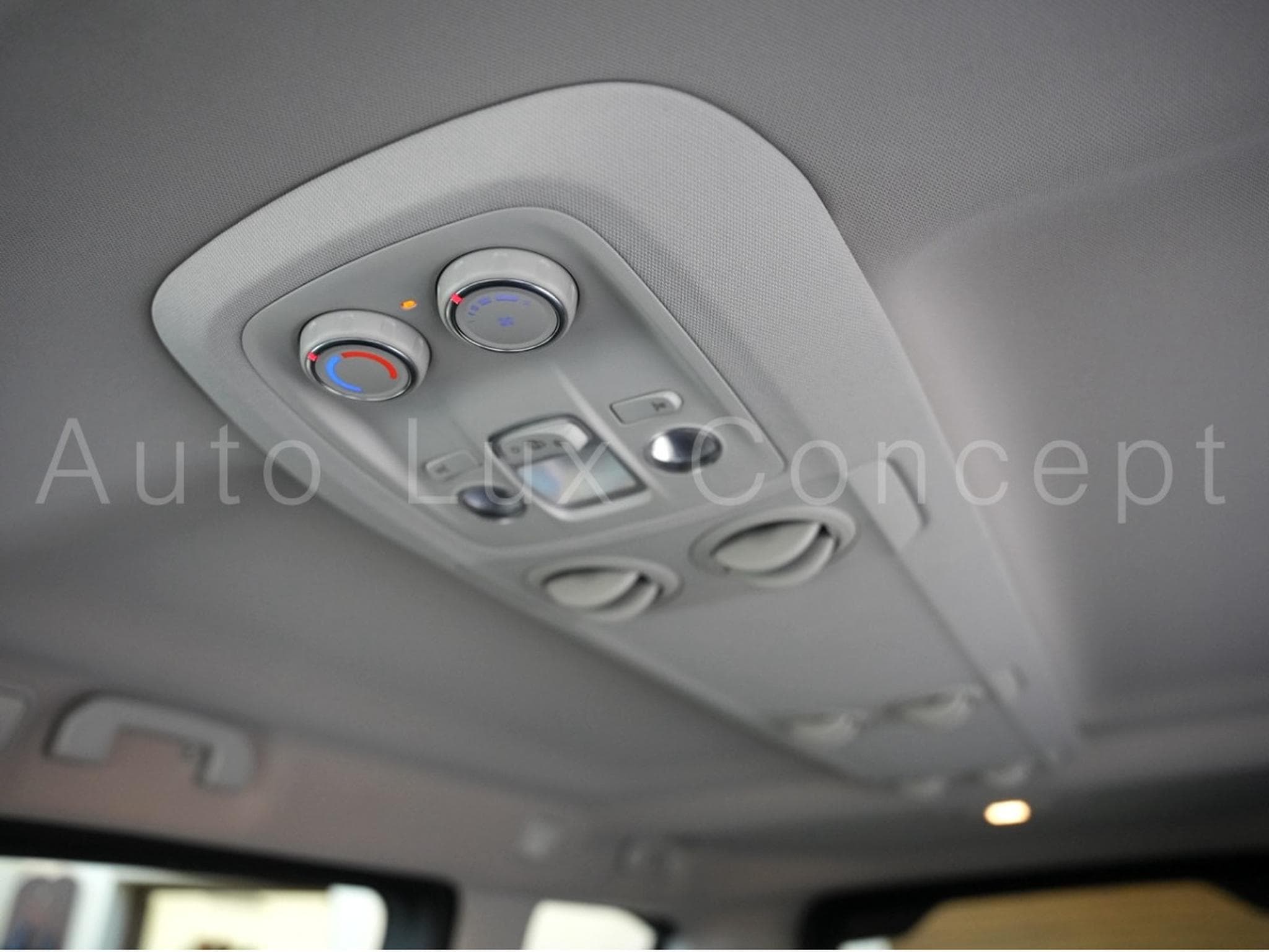 Toyota Proace 2.0 D-4D 177 ch AT8 L2 Shuttle Comfort 8 places (2020) - Photo 24