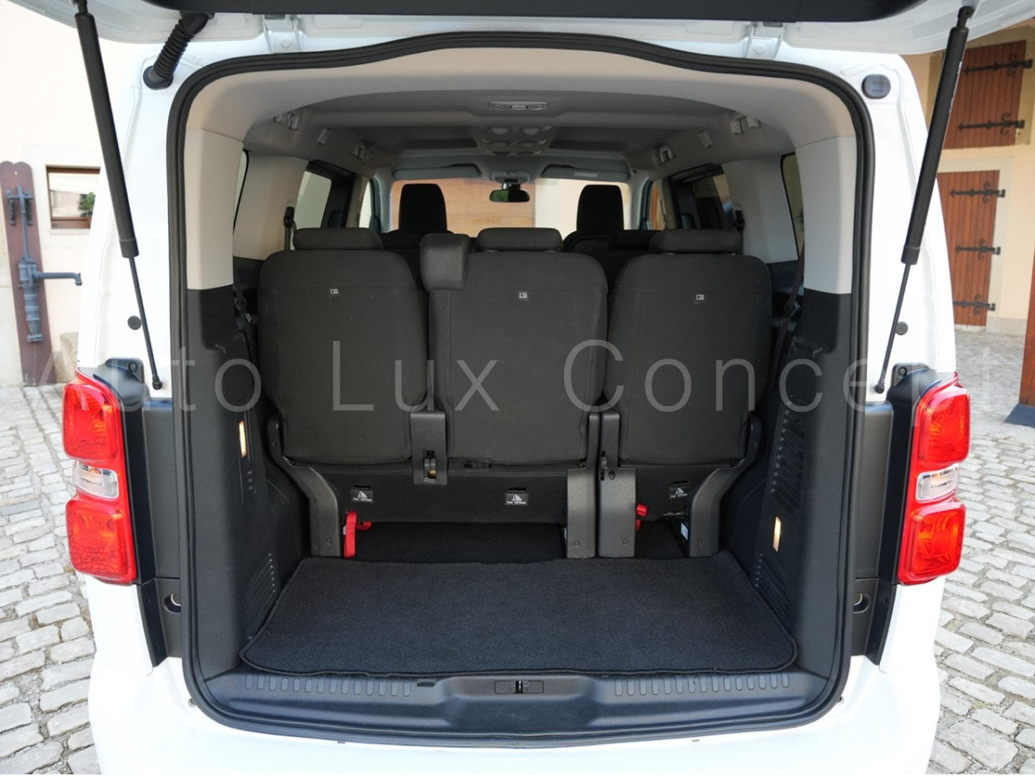 Toyota Proace 2.0 D-4D 177 ch AT8 L2 Shuttle Comfort 8 places (2020) - Photo 25