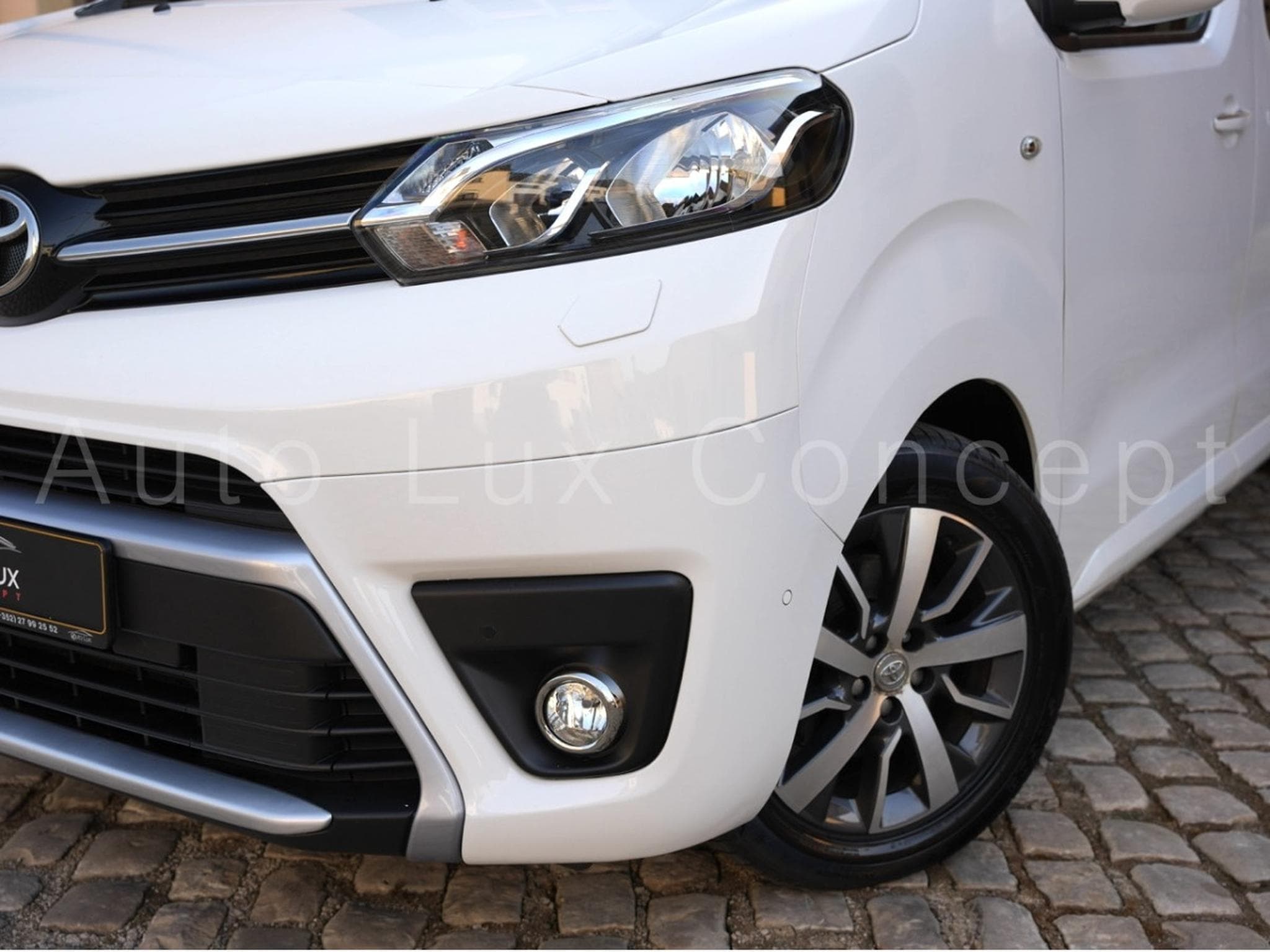 Toyota Proace 2.0 D-4D 177 ch AT8 L2 Shuttle Comfort 8 places (2020) - Photo 26