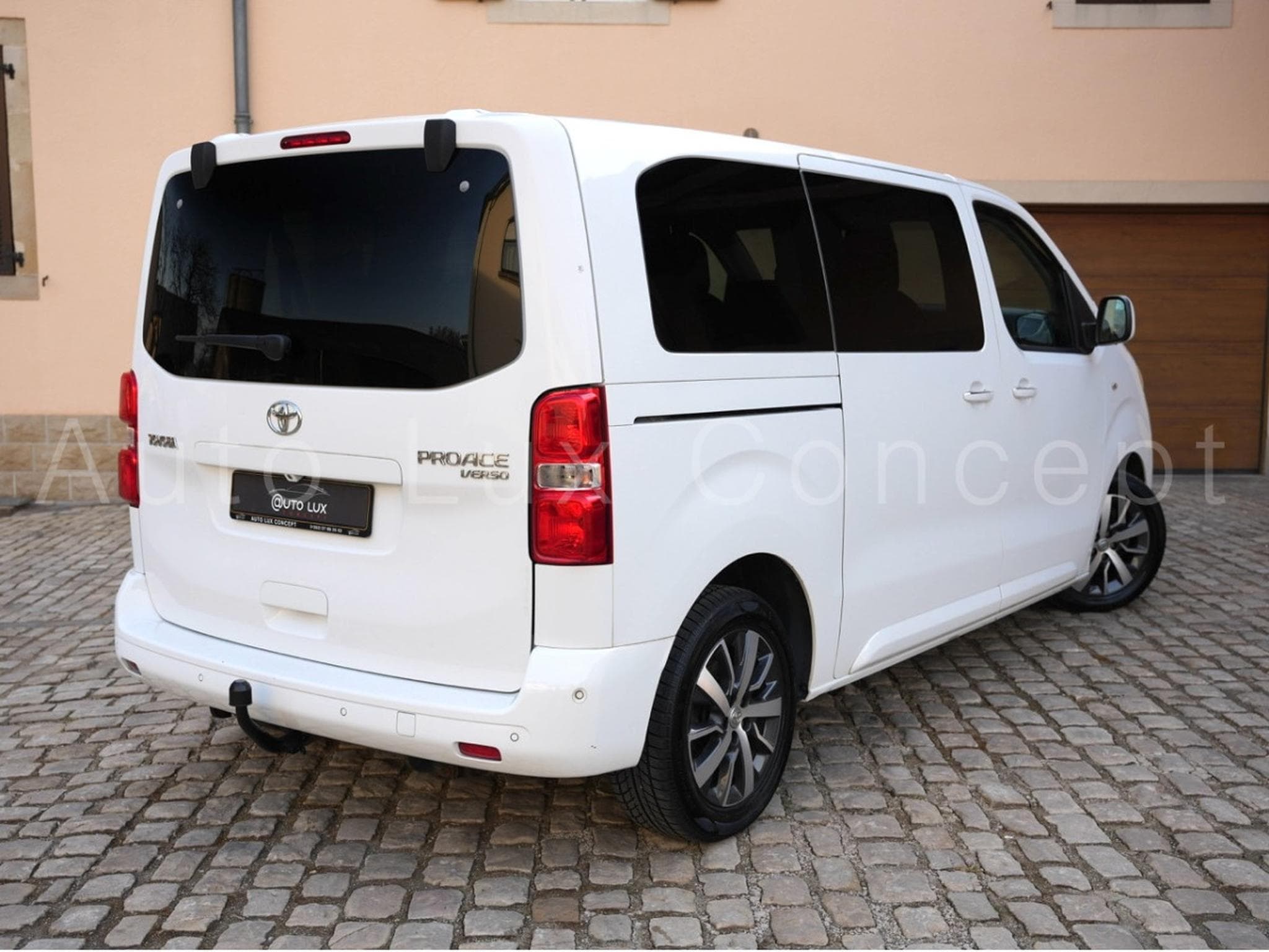 Toyota Proace 2.0 D-4D 177 ch AT8 L2 Shuttle Comfort 8 places (2020) - Photo 3