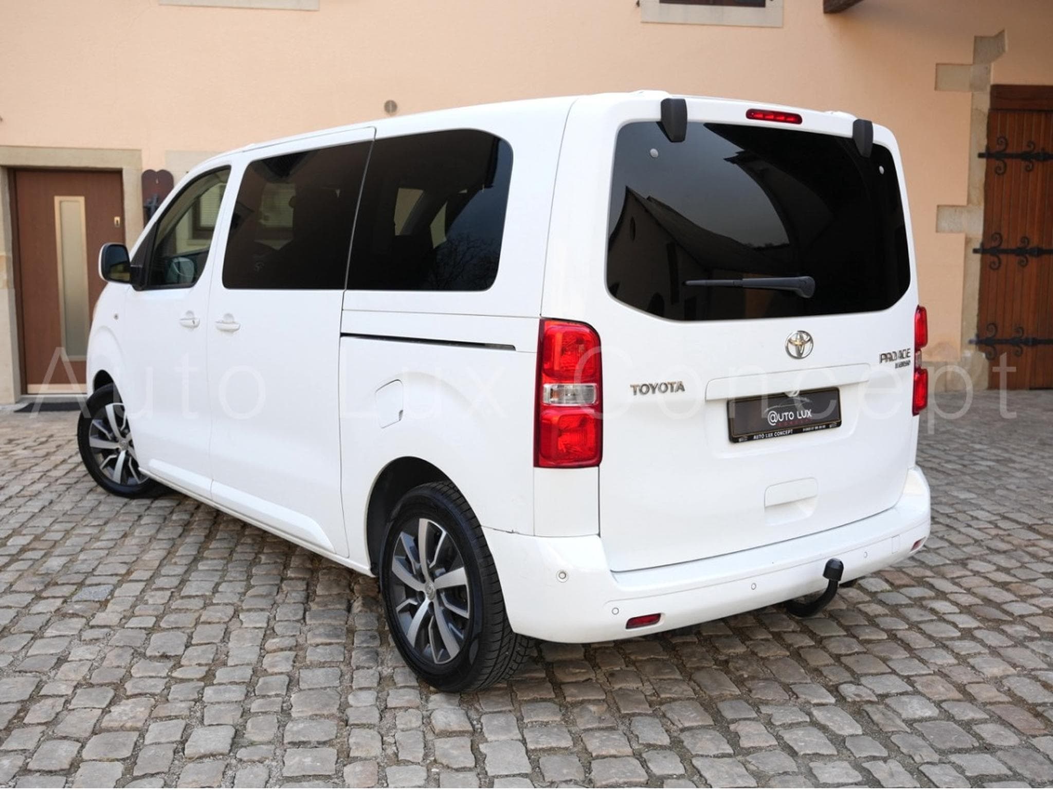 Toyota Proace 2.0 D-4D 177 ch AT8 L2 Shuttle Comfort 8 places (2020) - Photo 4