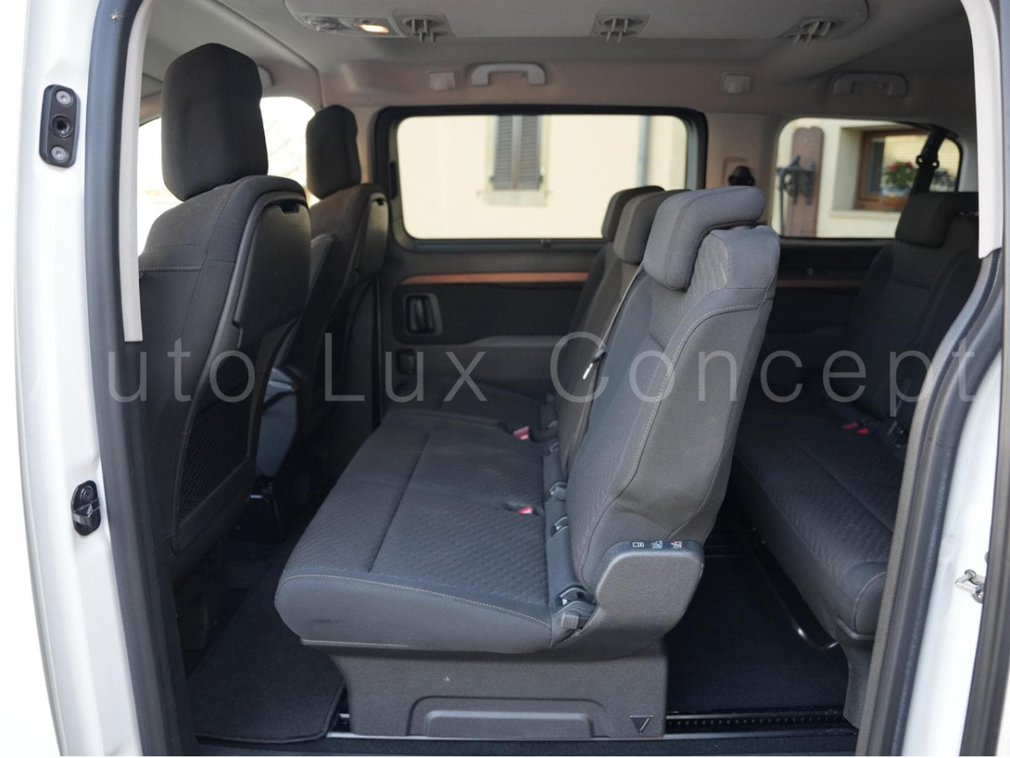 Toyota Proace 2.0 D-4D 177 ch AT8 L2 Shuttle Comfort 8 places (2020) - Photo 8