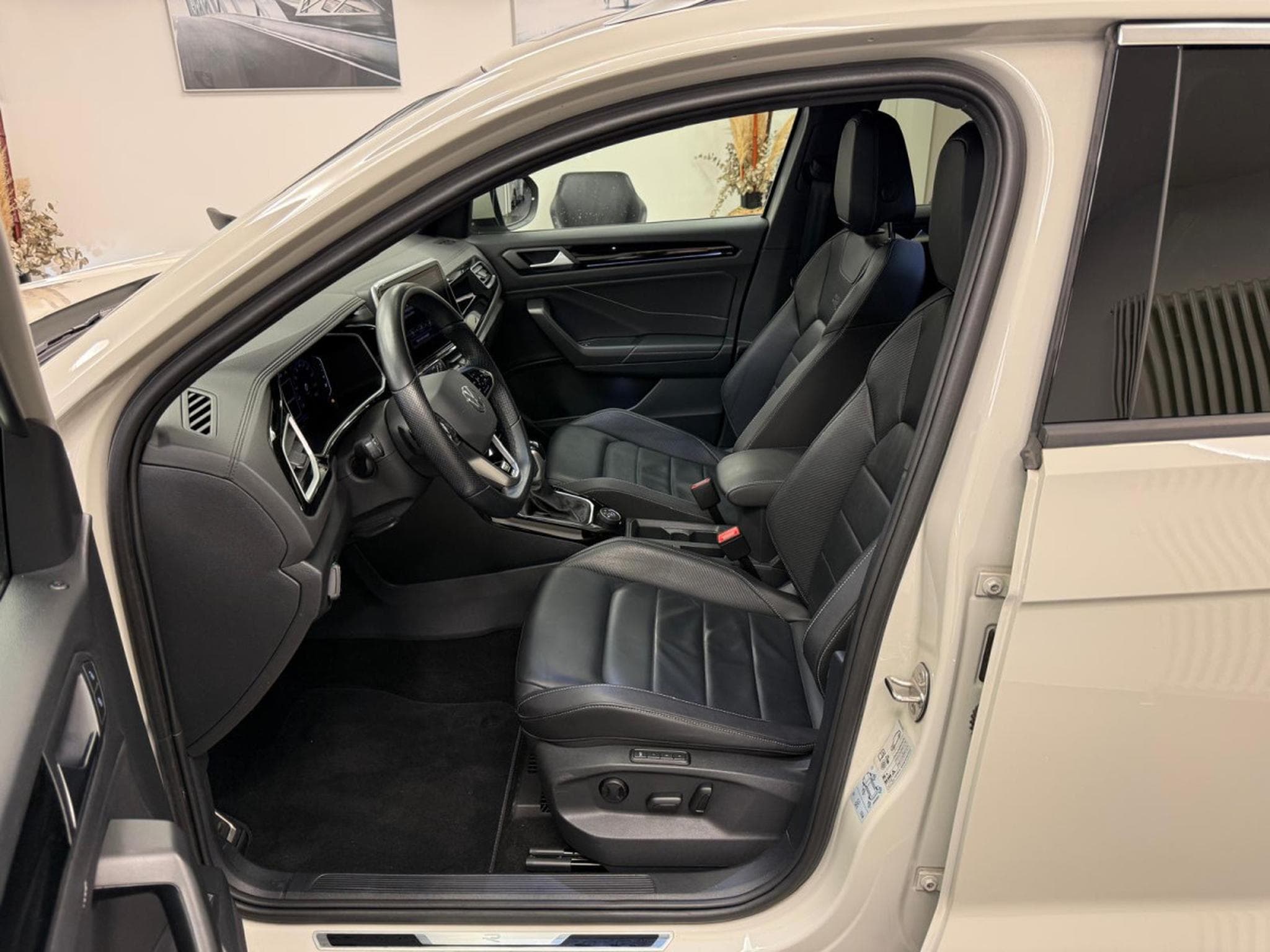 VW T-Roc R-Line 2.0 TSI 190 CV / 140 kW DSG7 4MOTION (2022) - Foto 3