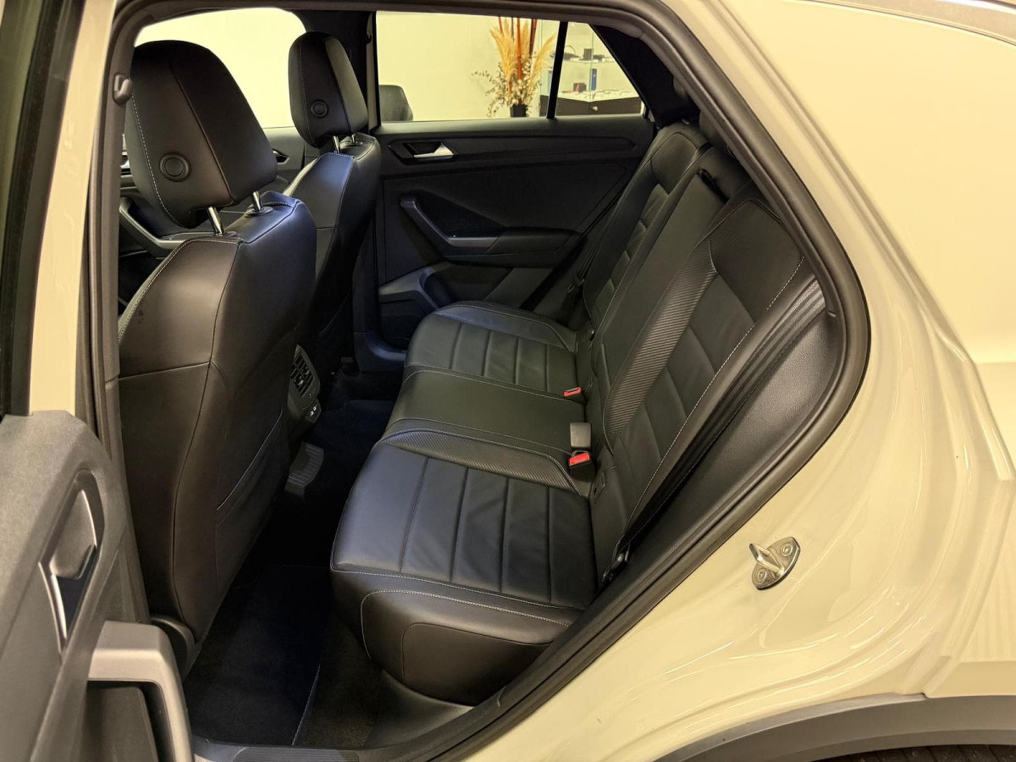 VW T-Roc R-Line 2.0 TSI 190 CV / 140 kW DSG7 4MOTION (2022) - Foto 6