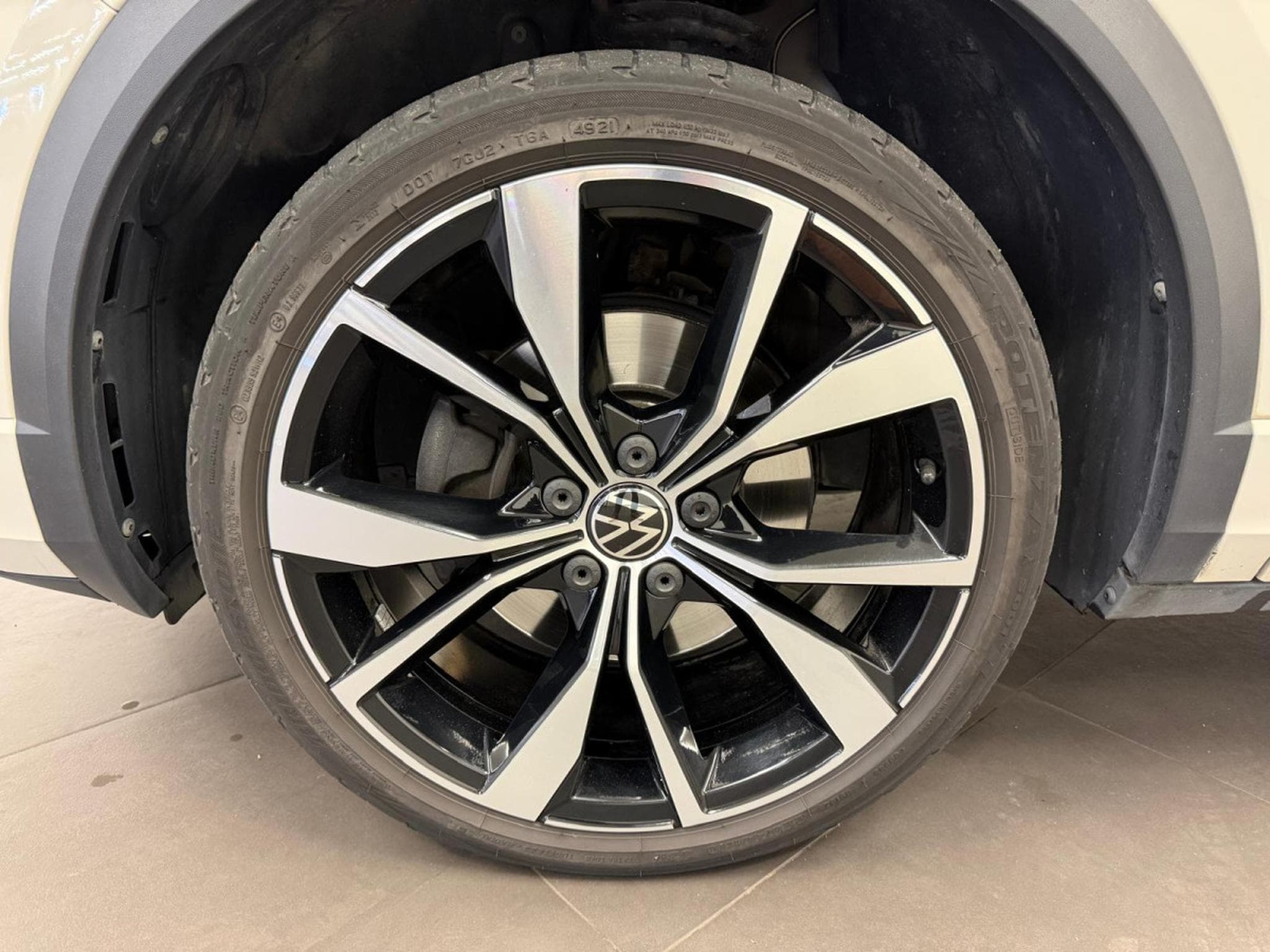 VW T-Roc R-Line 2.0 TSI 190 CV / 140 kW DSG7 4MOTION (2022) - Foto 9