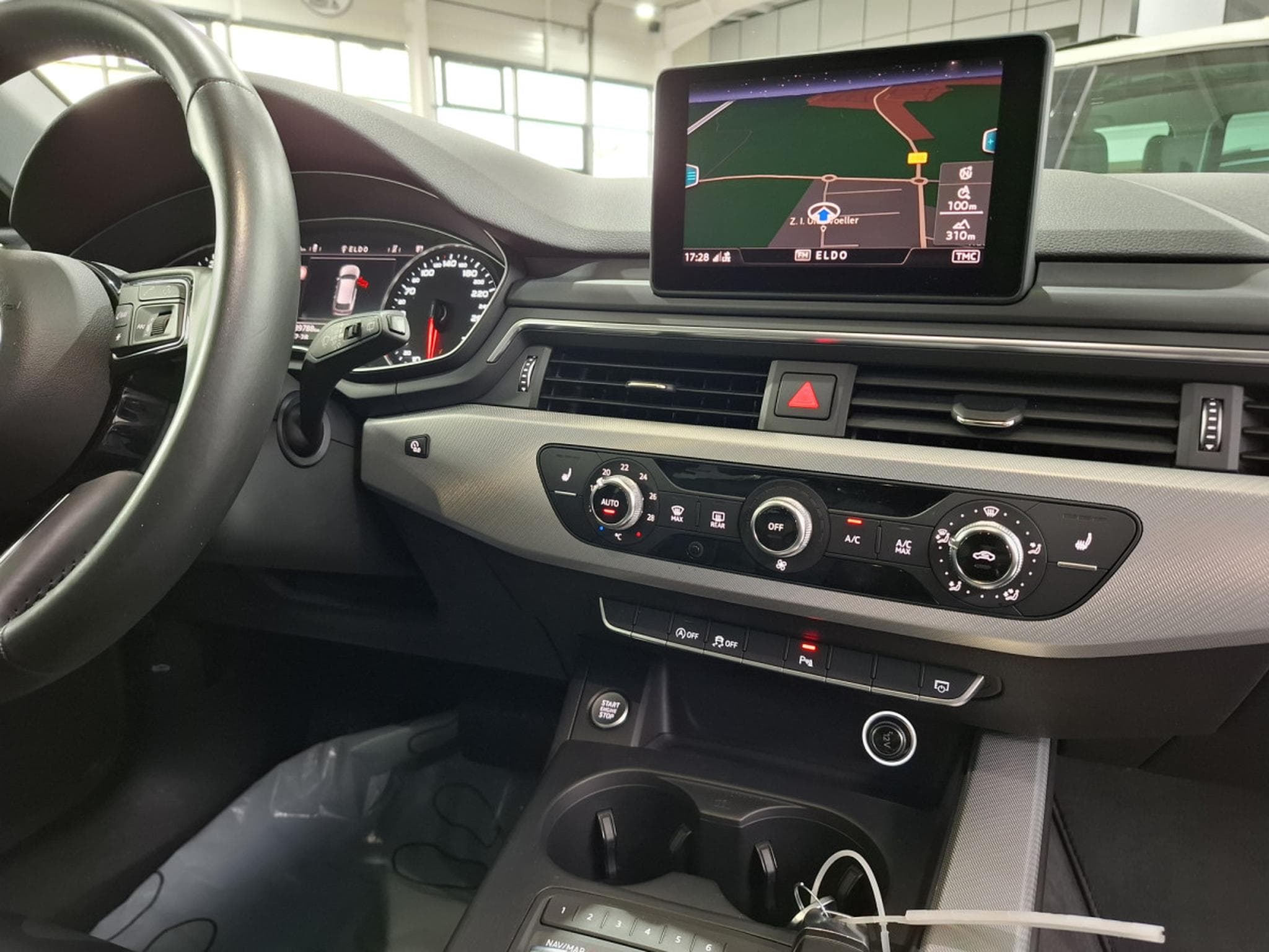 Audi A4 AVANT 2.0 TDI 150 S-TRONIC, EDITION SPORT, NAVI, CUIR, CAMER (2019) - Photo 13