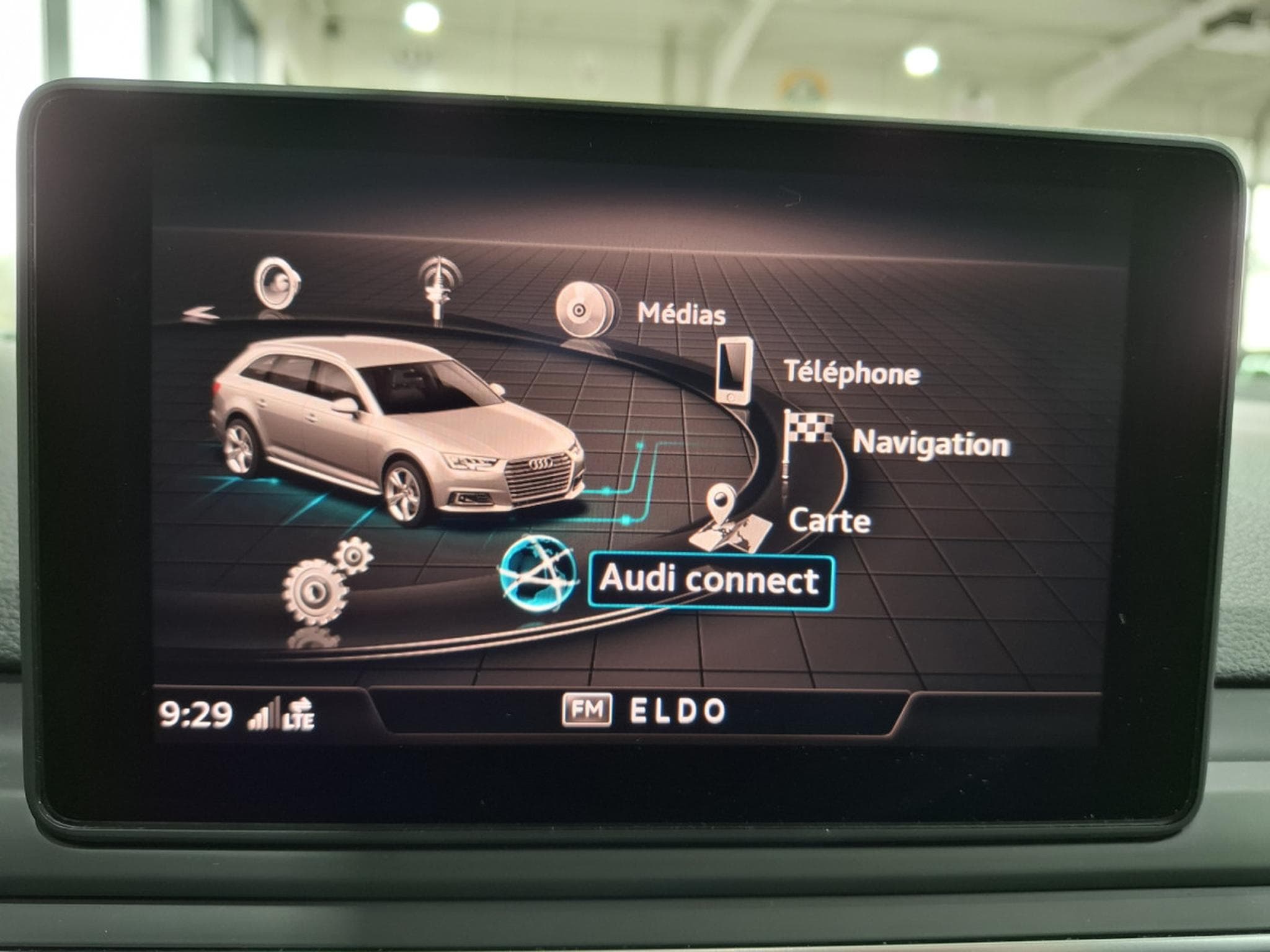 Audi A4 AVANT 2.0 TDI 150 S-TRONIC, EDITION SPORT, NAVI, CUIR, CAMER (2019) - Photo 14