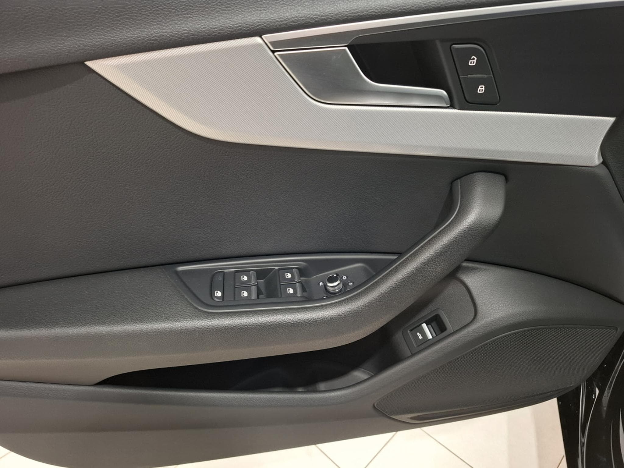 Audi A4 AVANT 2.0 TDI 150 S-TRONIC, EDITION SPORT, NAVI, CUIR, CAMER (2019) - Photo 17