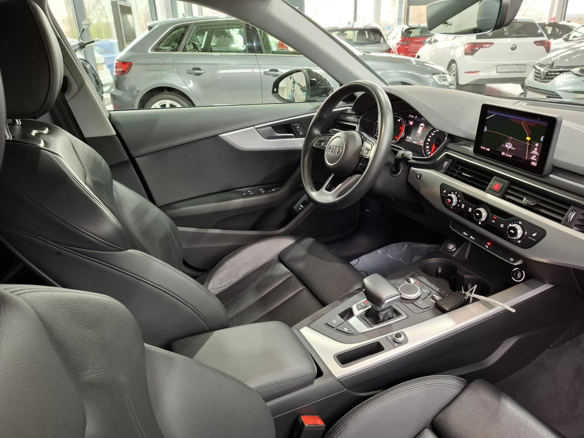 Audi A4 AVANT 2.0 TDI 150 S-TRONIC, EDITION SPORT, NAVI, CUIR, CAMER (2019) - Photo 6