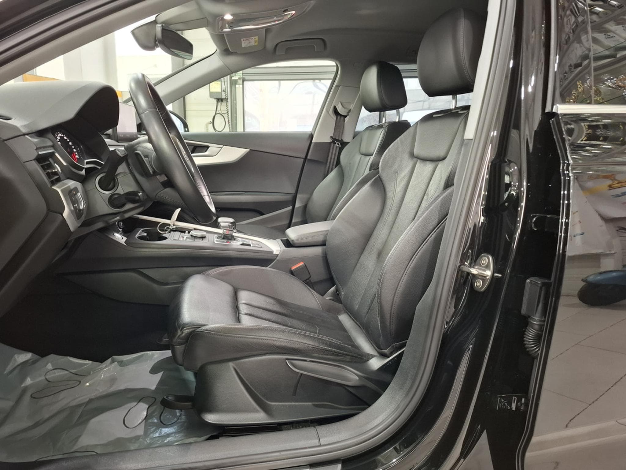 Audi A4 AVANT 2.0 TDI 150 S-TRONIC, EDITION SPORT, NAVI, CUIR, CAMER (2019) - Photo 8