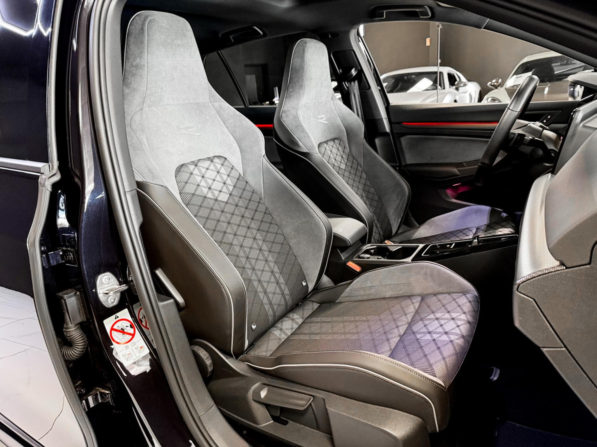 VW Golf 2.0 R Line 4MOTION (2022) - Photo 12