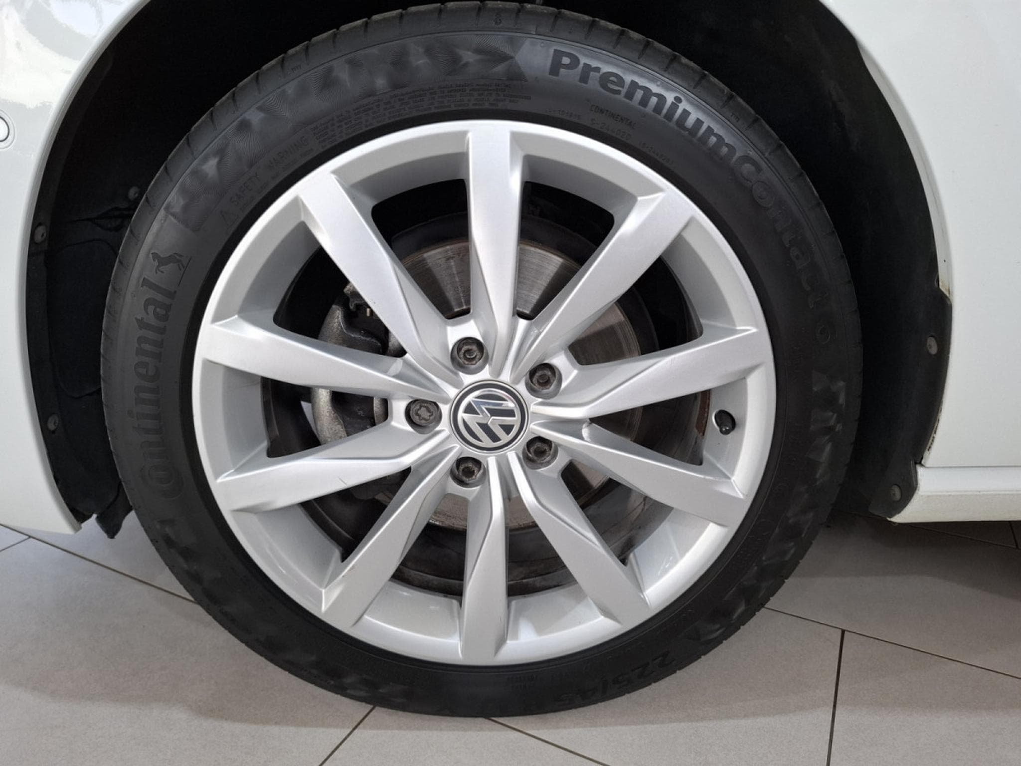 VW Golf 1.4TSI DSG Highline BlueMotion,1Hand,NAVI,CAMERA,PDC,LEDER,L (2015) - Photo 16