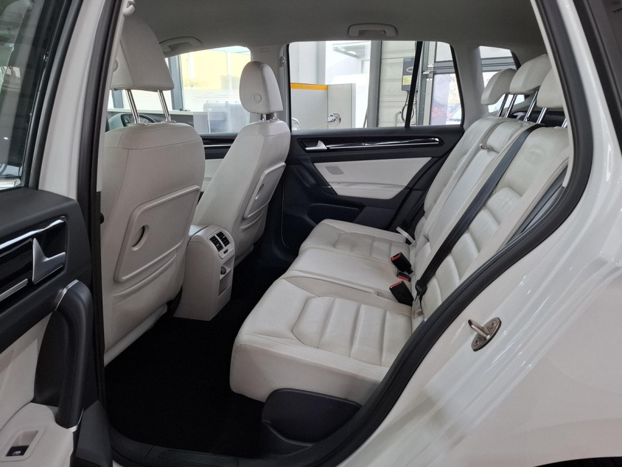 VW Golf 1.4TSI DSG Highline BlueMotion,1Hand,NAVI,CAMERA,PDC,LEDER,L (2015) - Photo 8