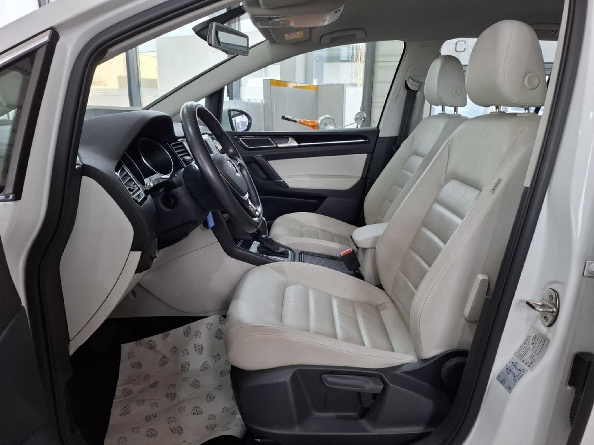 VW Golf 1.4TSI DSG Highline BlueMotion,1Hand,NAVI,CAMERA,PDC,LEDER,L (2015) - Photo 9