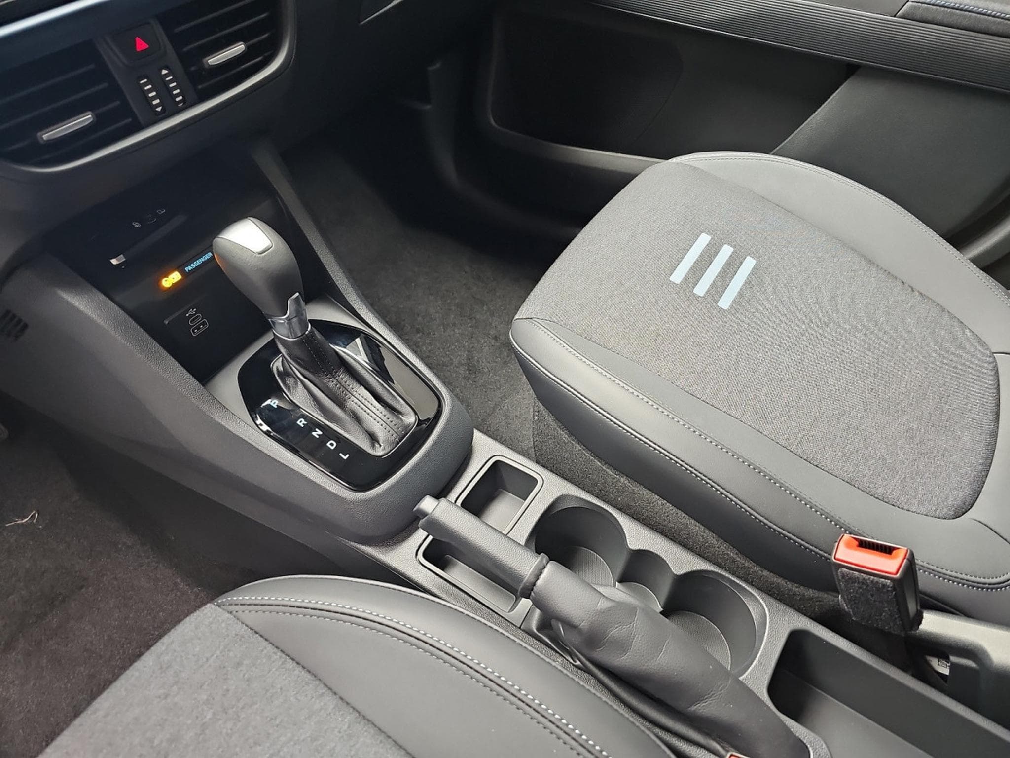 Ford Tourneo 1.0i Ecoboost 126 Active Automatik (2025) - Foto 11