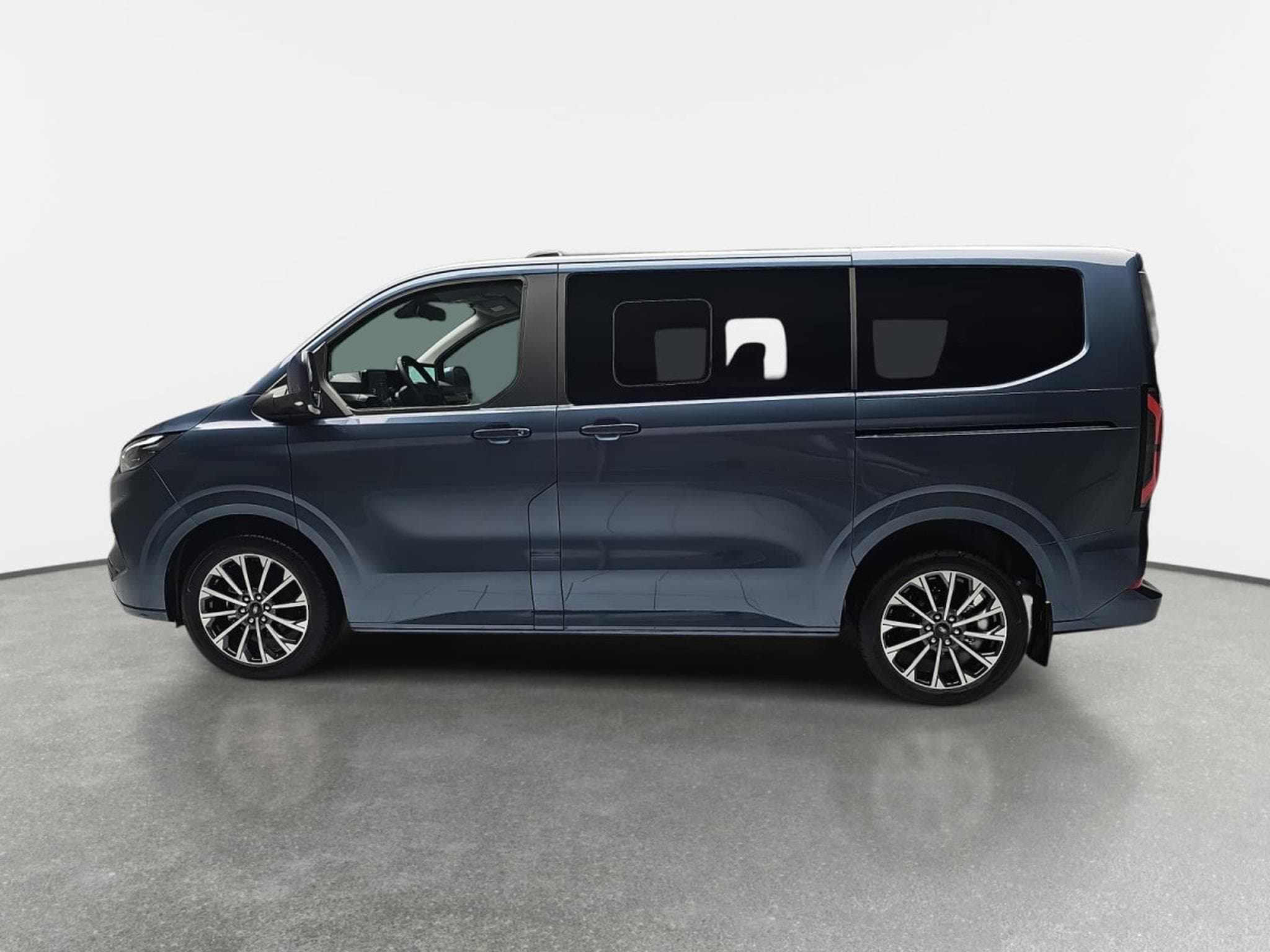 Ford Tourneo 2.0 TDCI ECOBLUE 170 L1 Titanium X (2026) - Foto 3